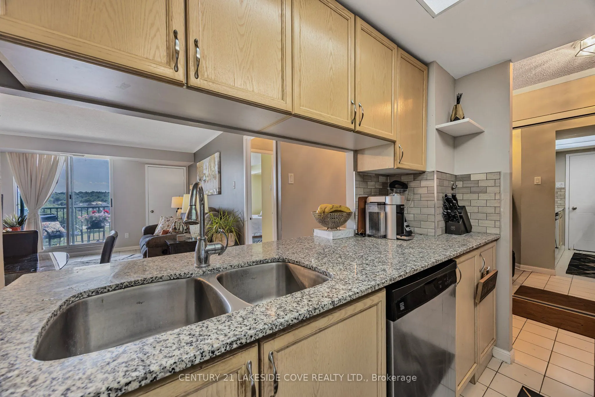 75 Ellen Street S, #711