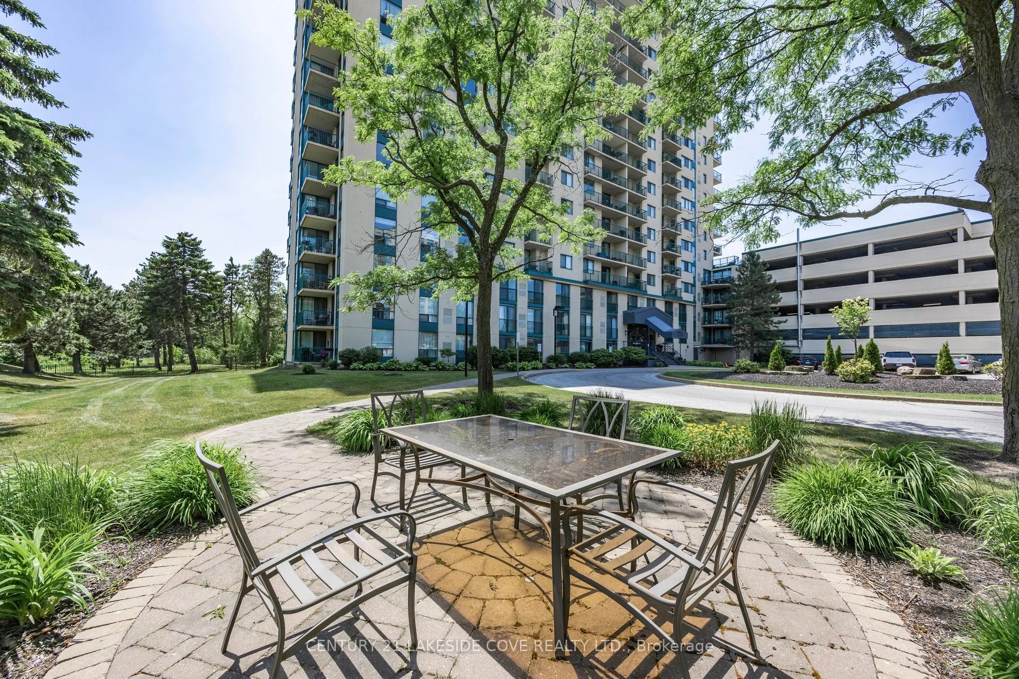 75 Ellen Street S, #711