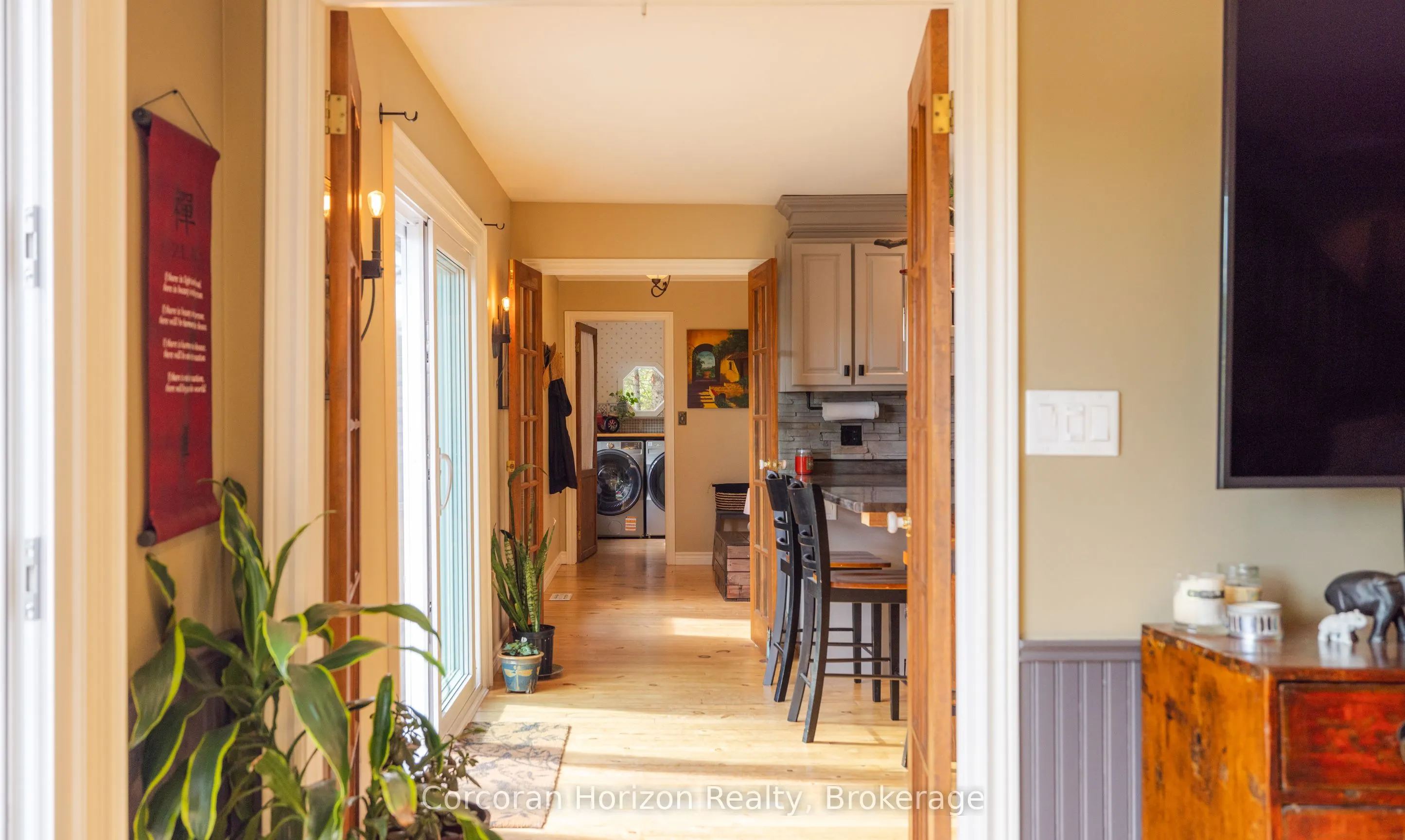 707 Peter Street W