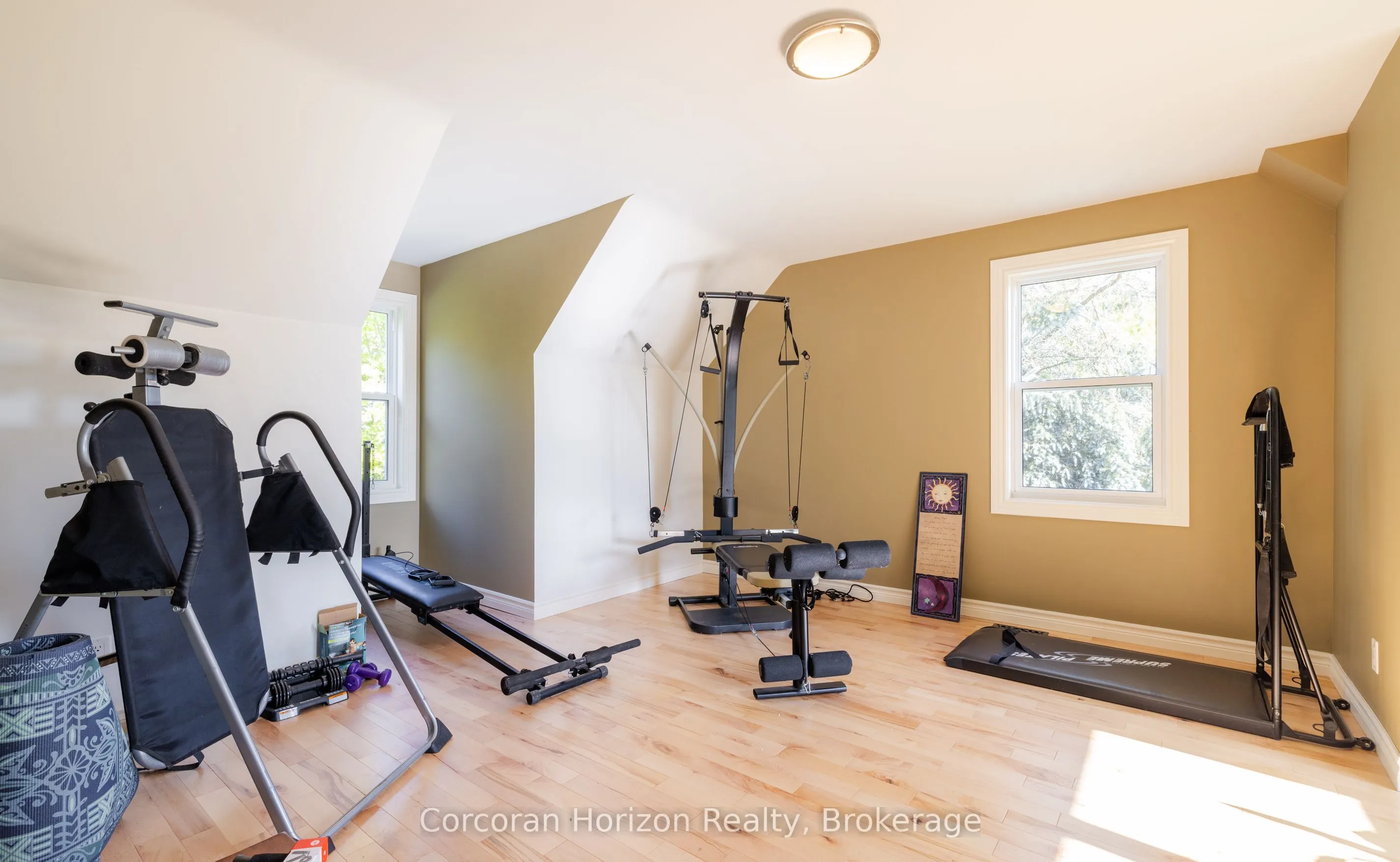 707 Peter Street W