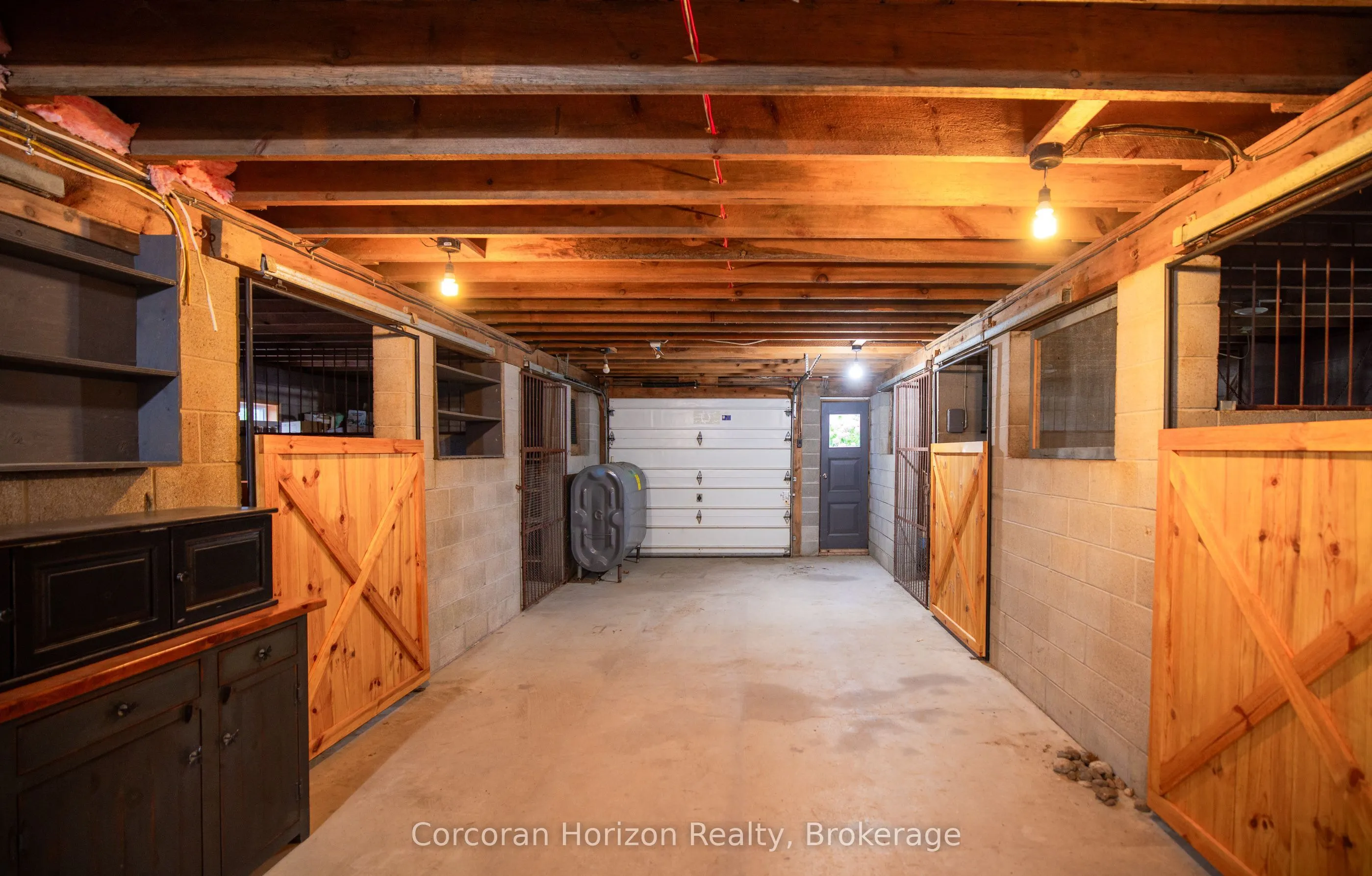 707 Peter Street W