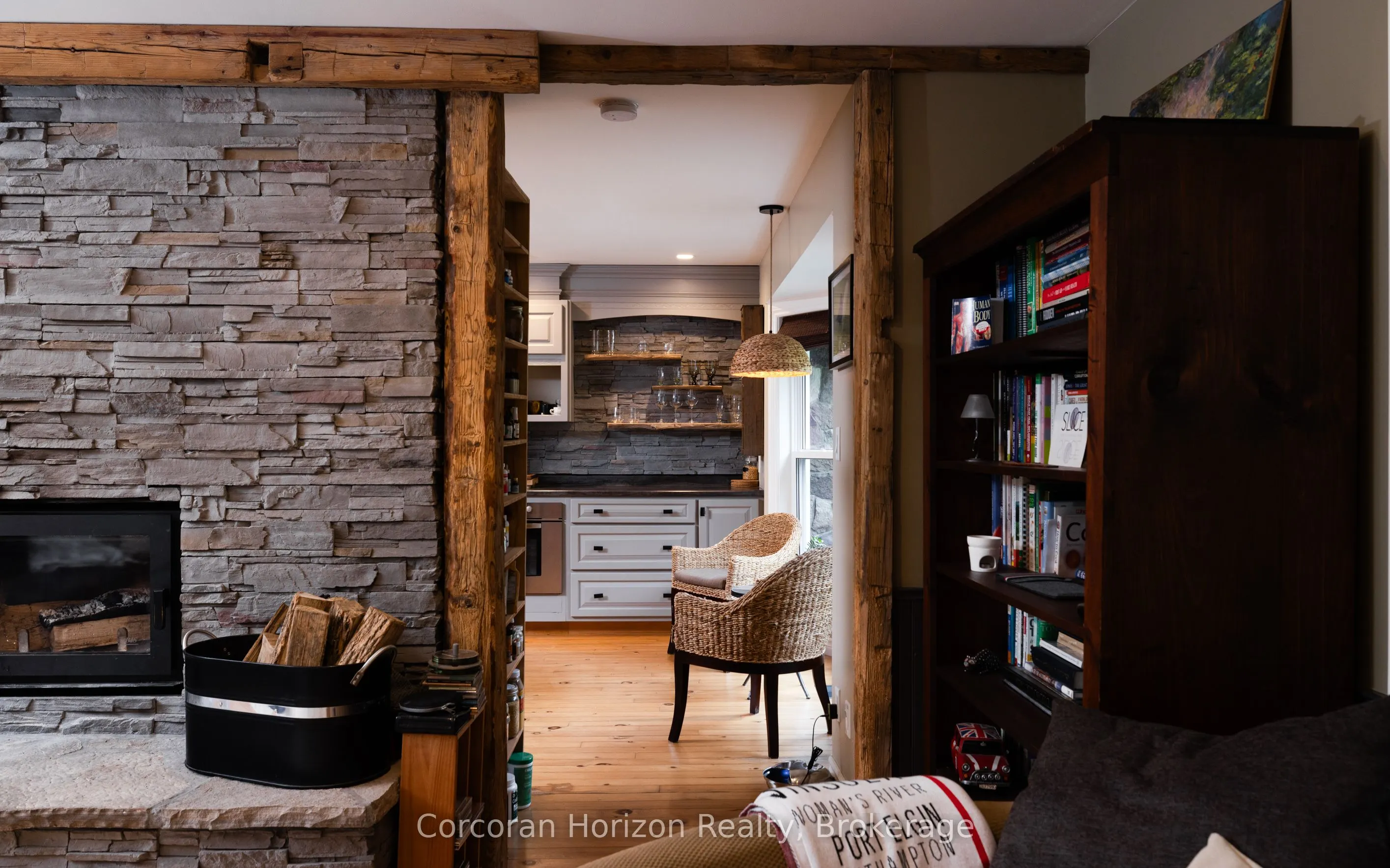 707 Peter Street W