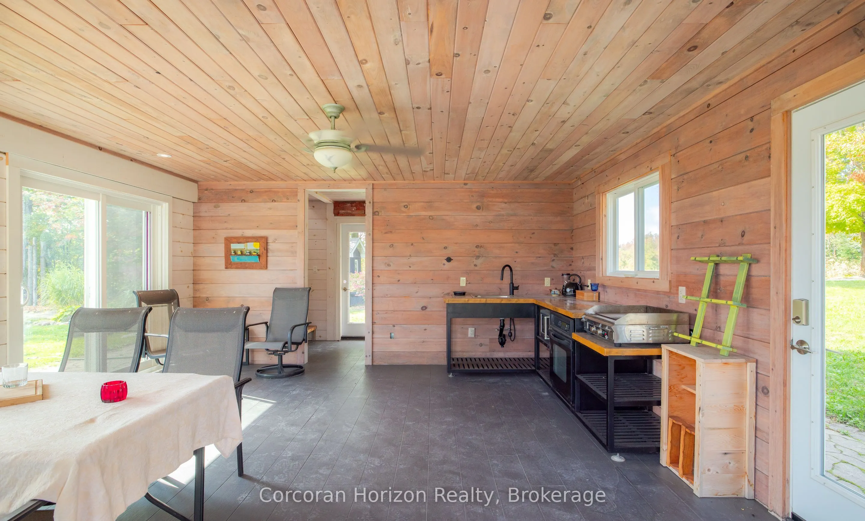 707 Peter Street W