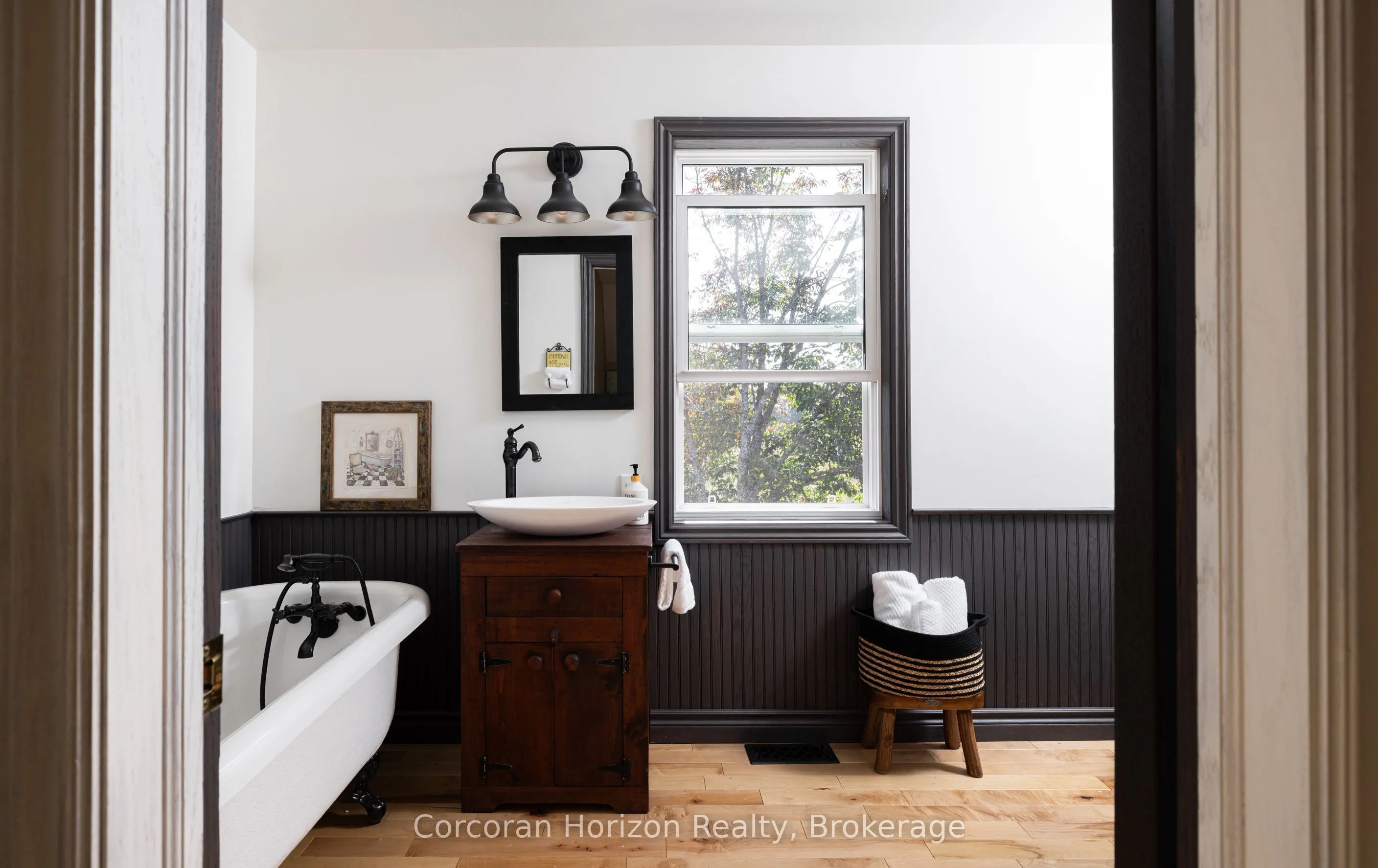 707 Peter Street W