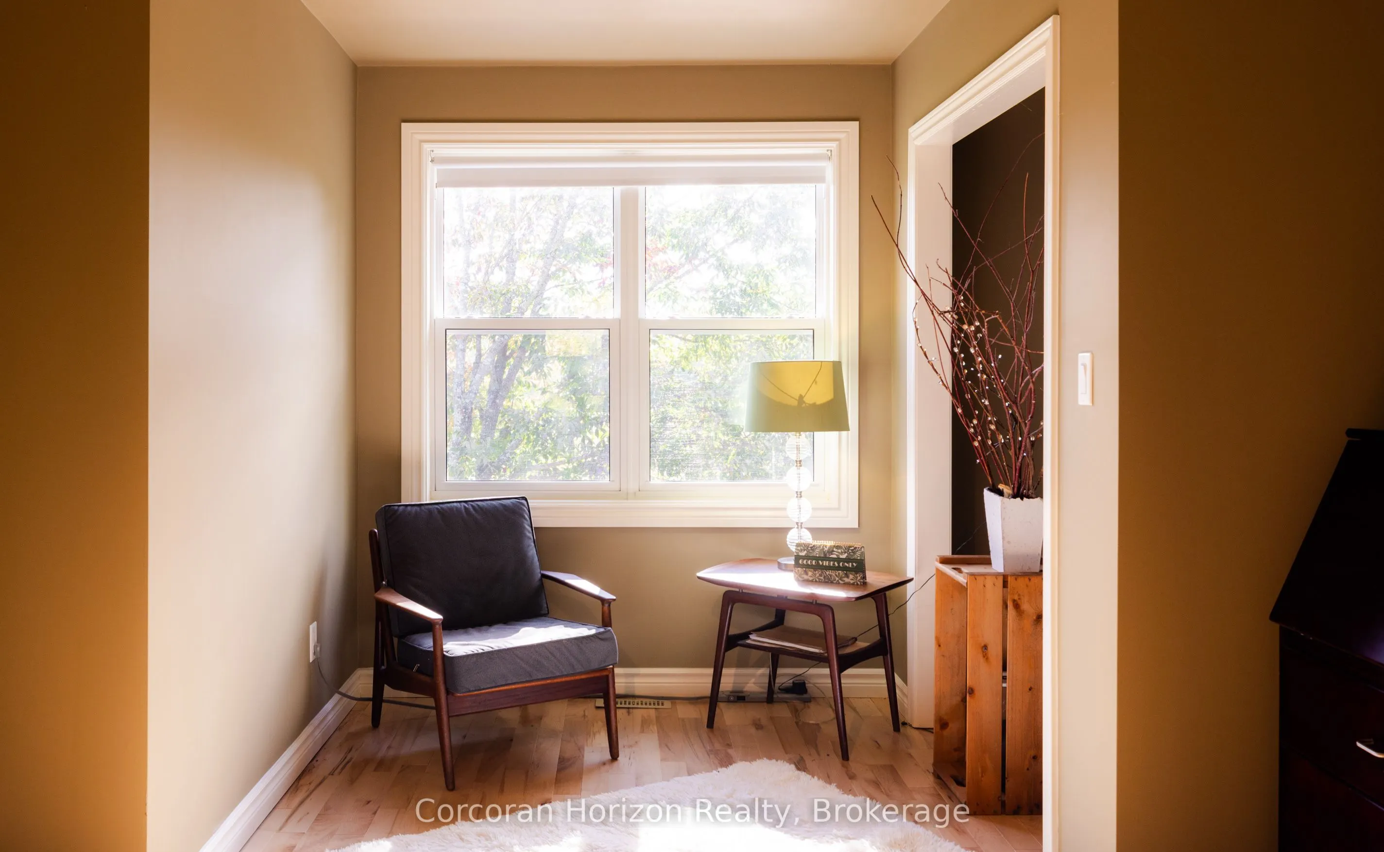707 Peter Street W