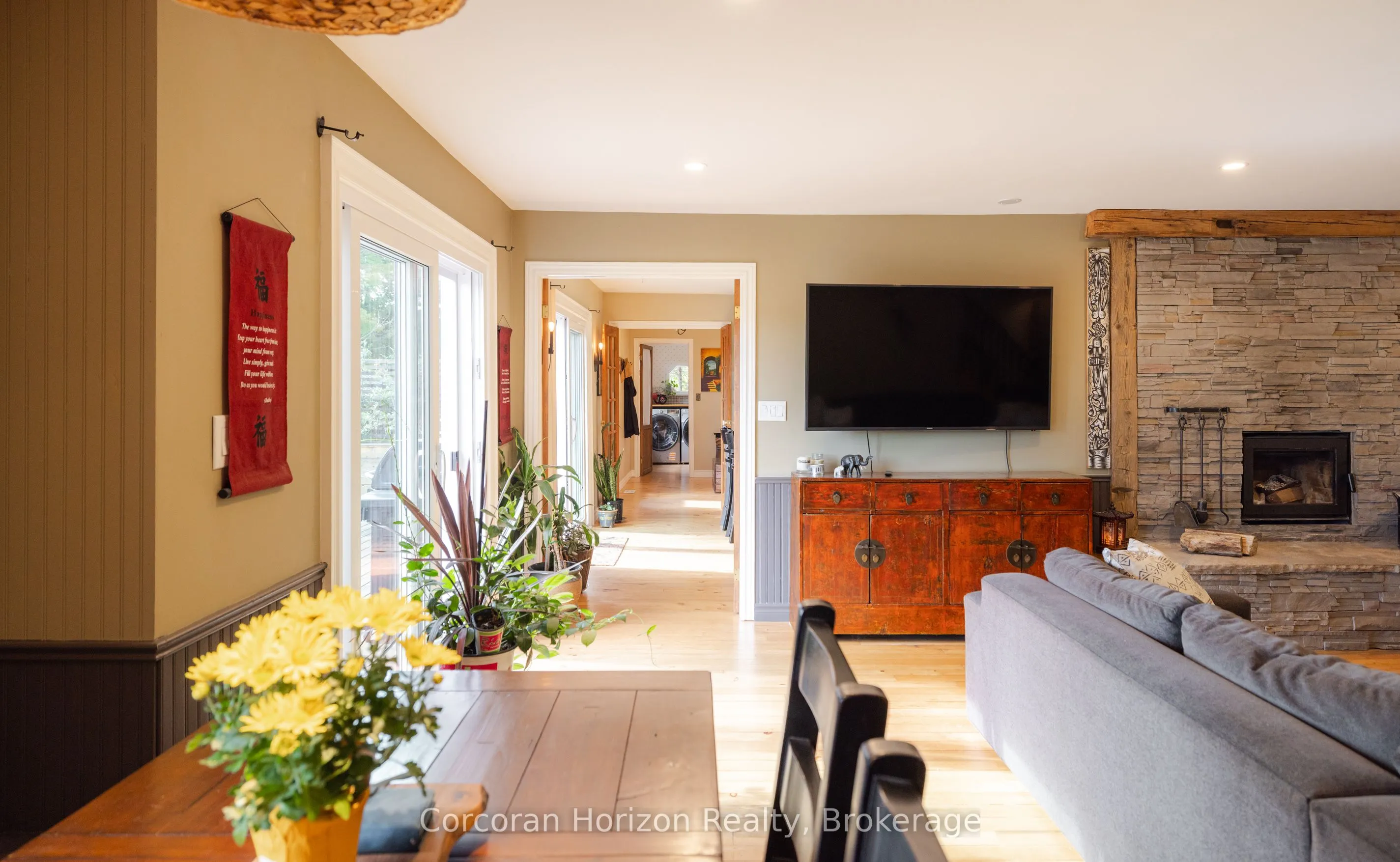 707 Peter Street W