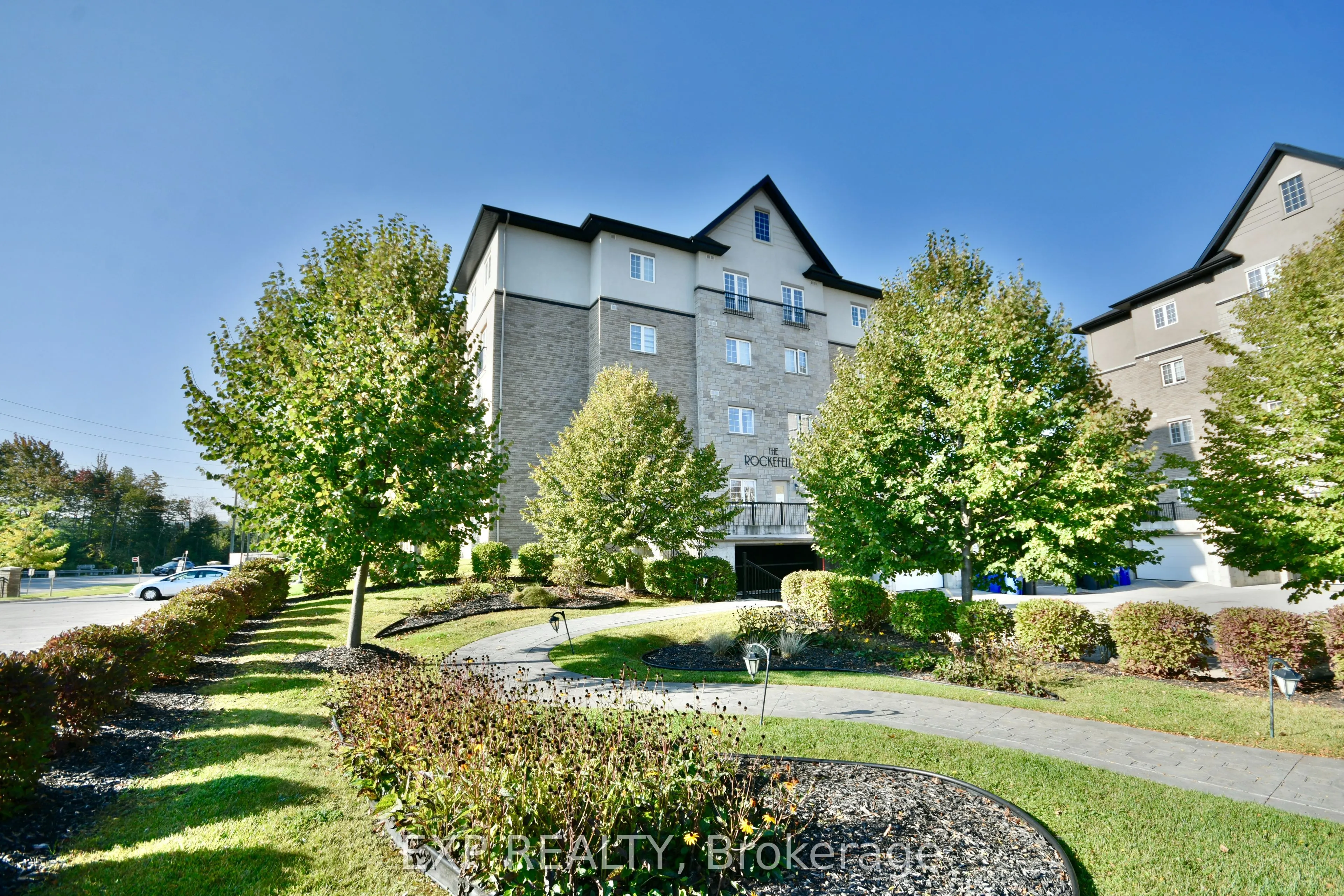 42 Ferndale Drive S, #101