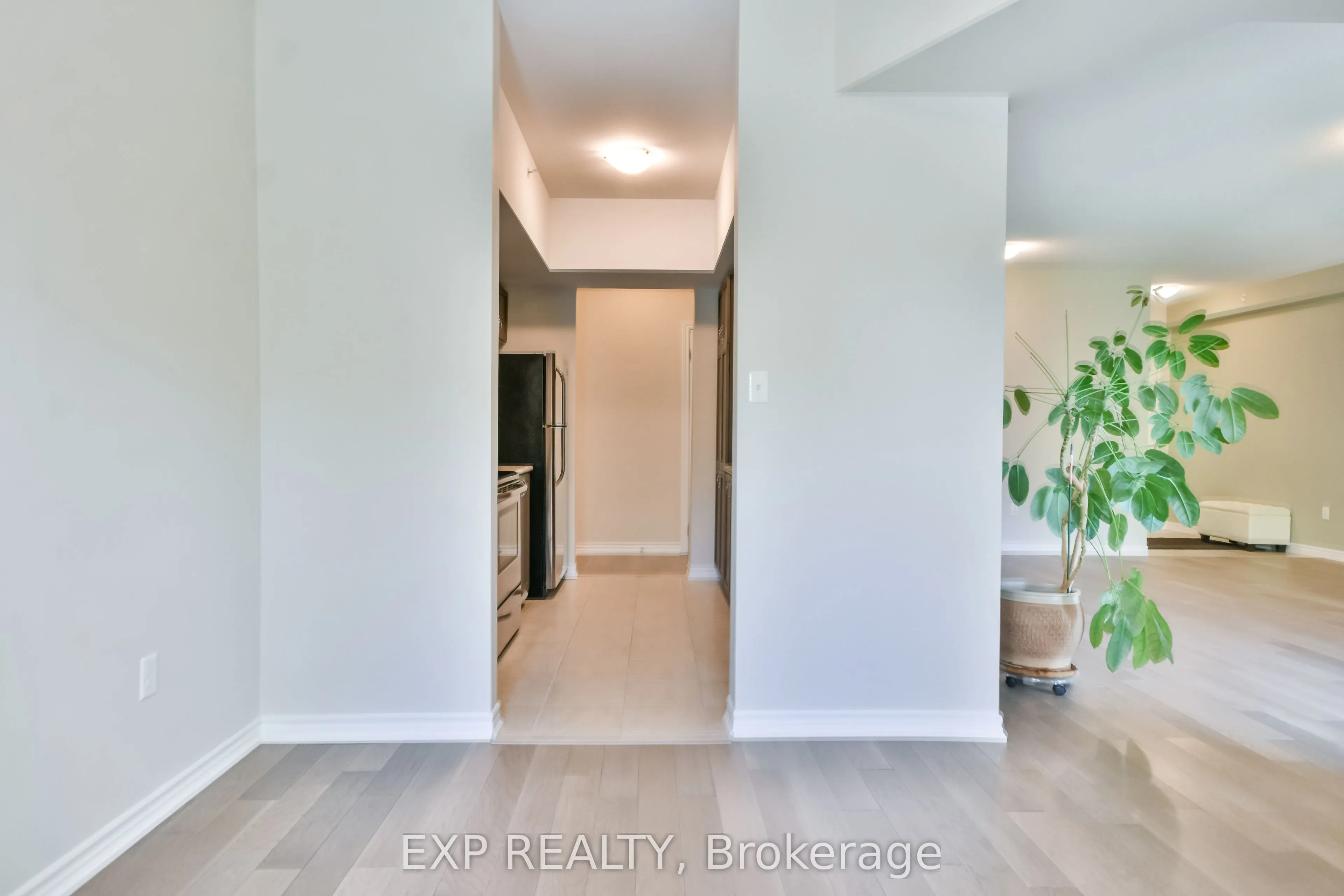 42 Ferndale Drive S, #101