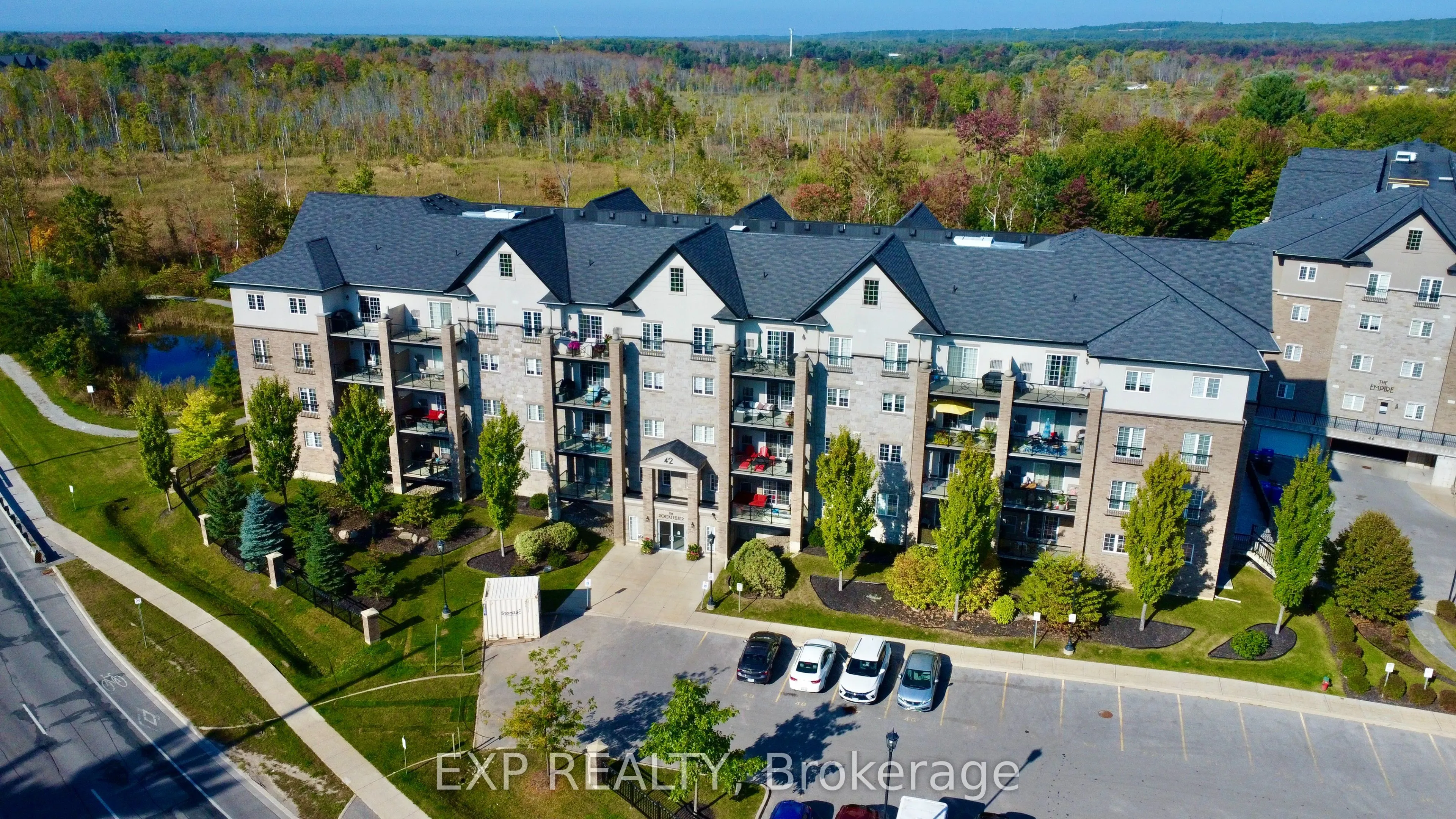 42 Ferndale Drive S, #101