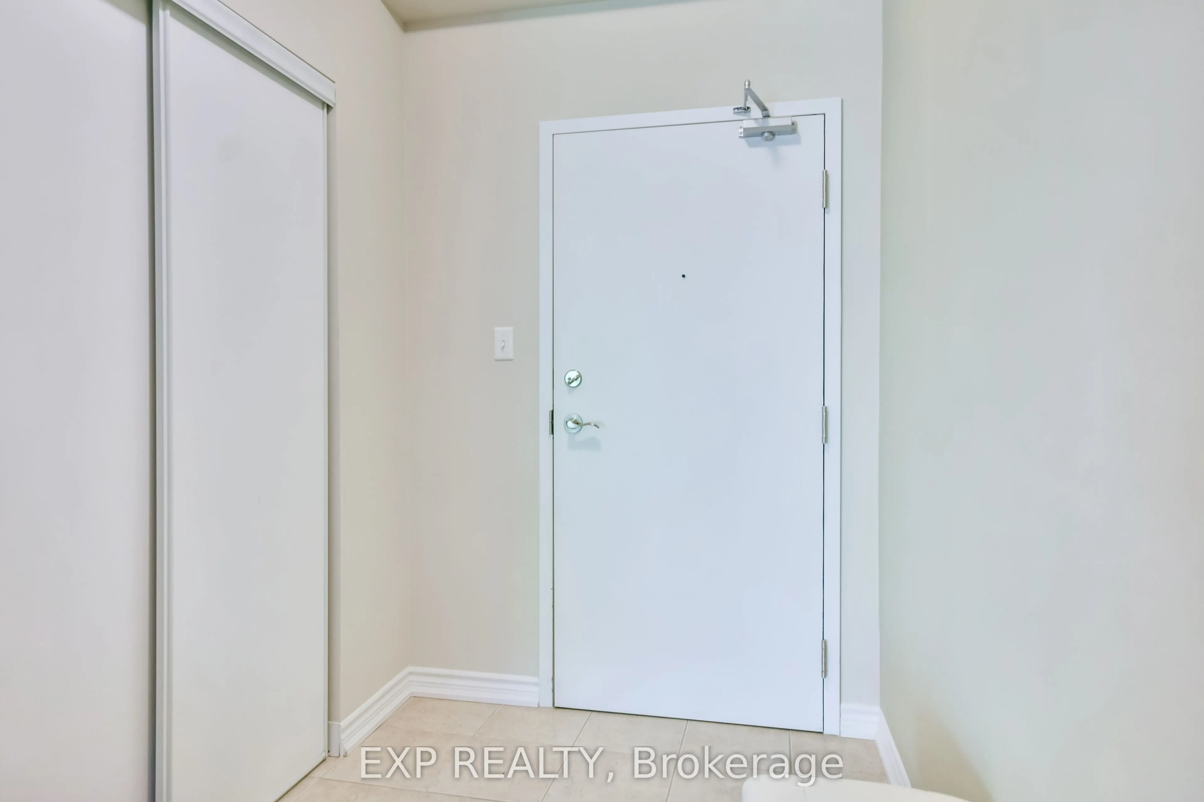 42 Ferndale Drive S, #101