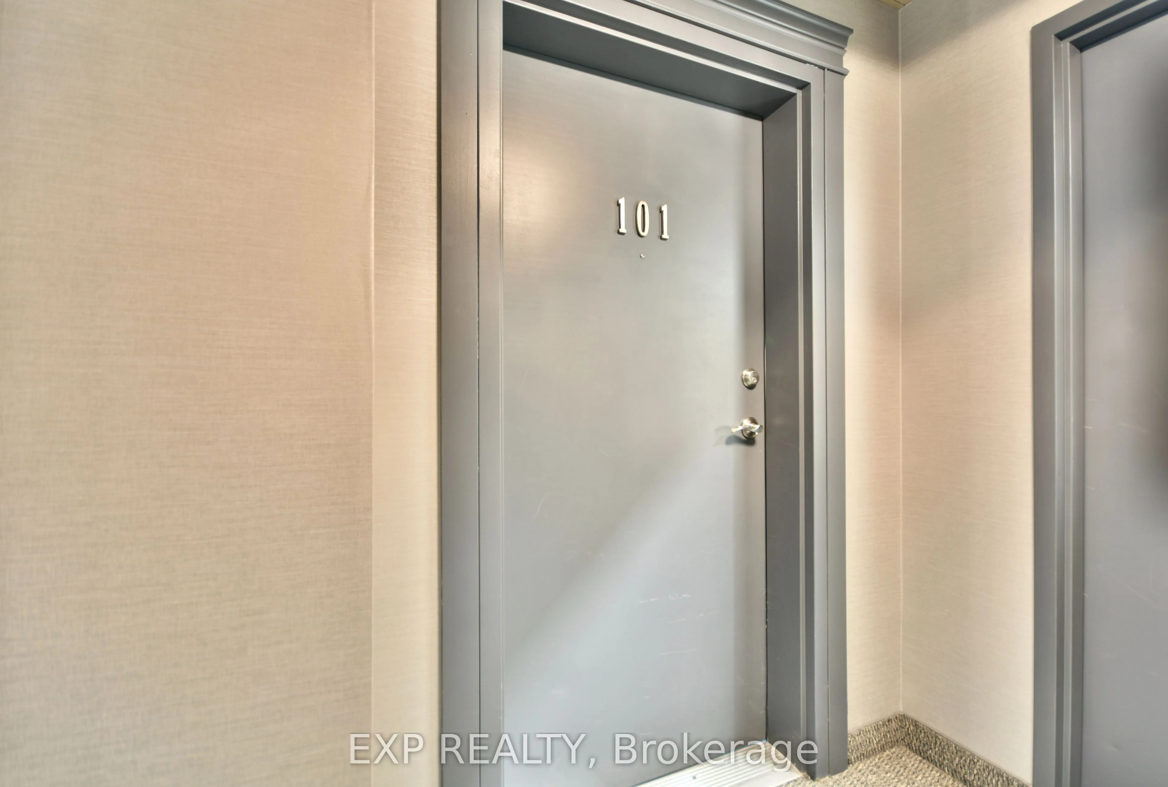 42 Ferndale Drive S, #101
