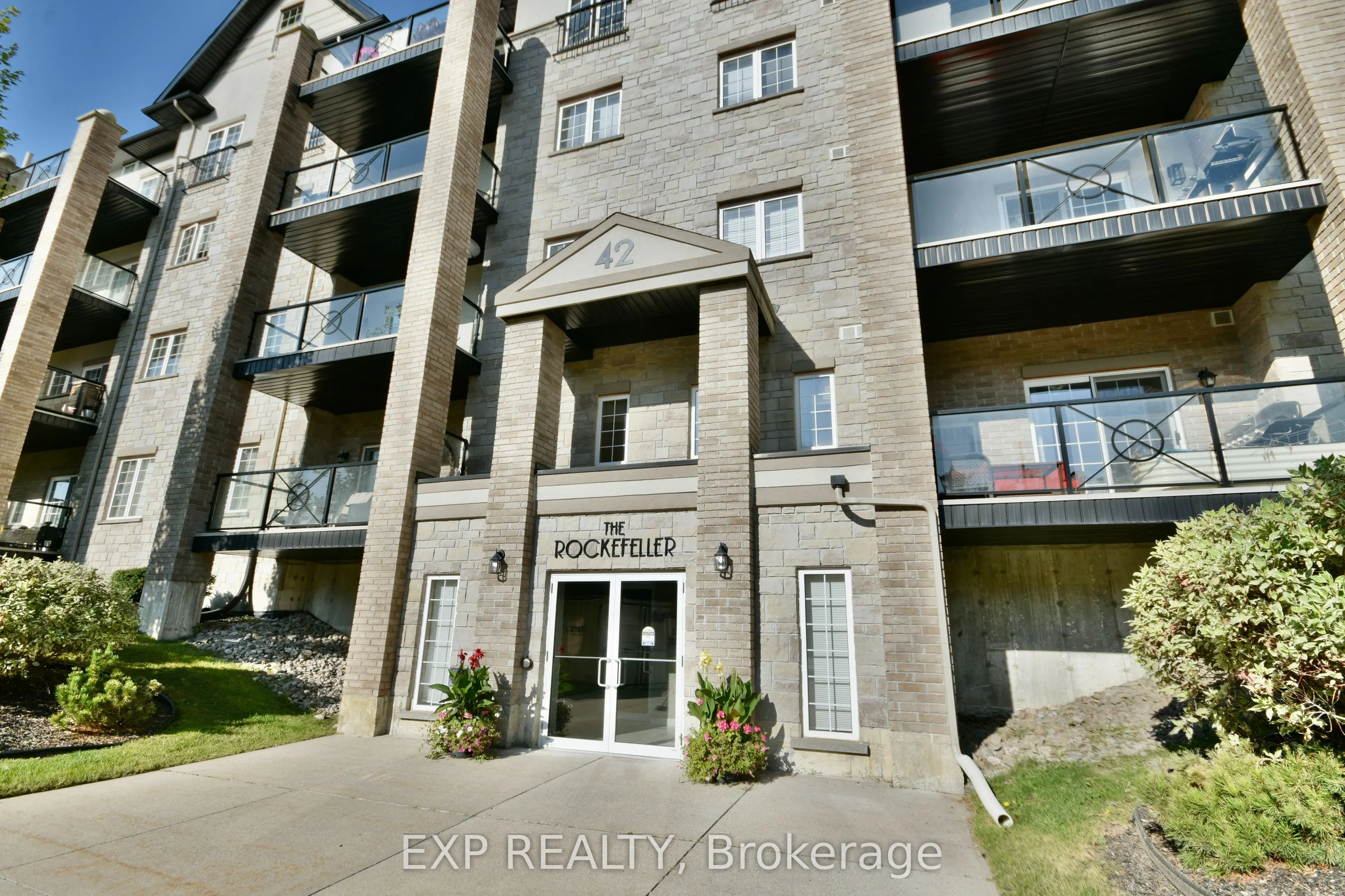 42 Ferndale Drive S, #101