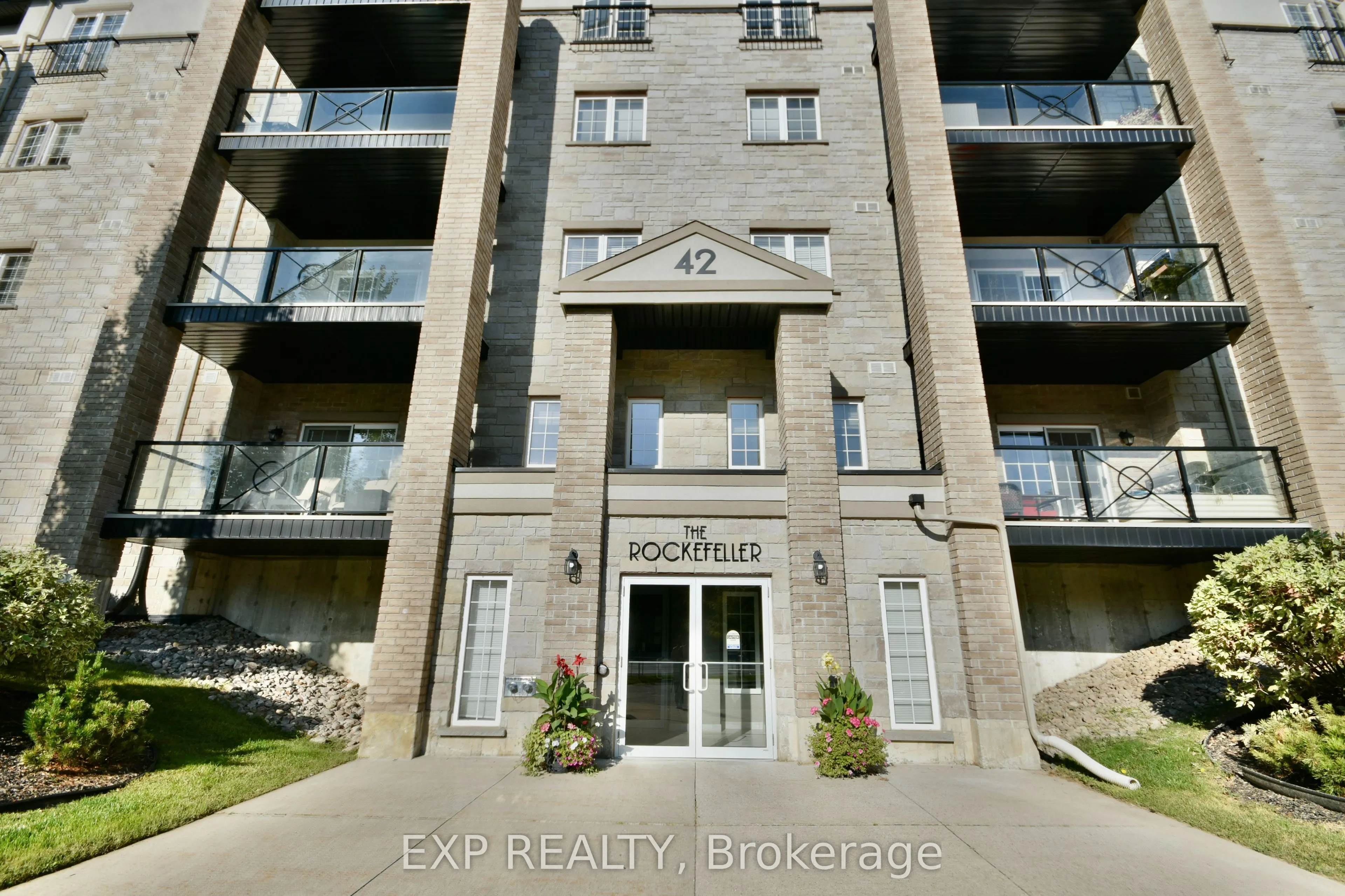 42 Ferndale Drive S, #101