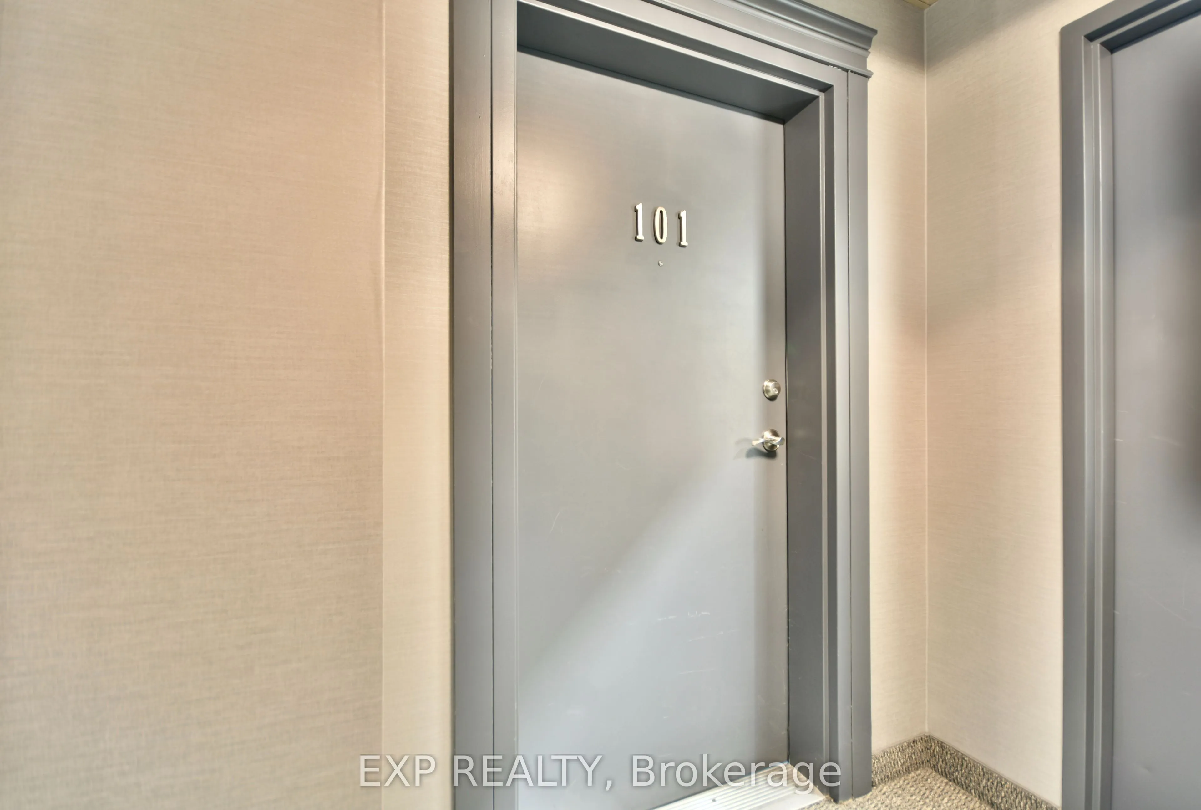 42 Ferndale Drive S, #101