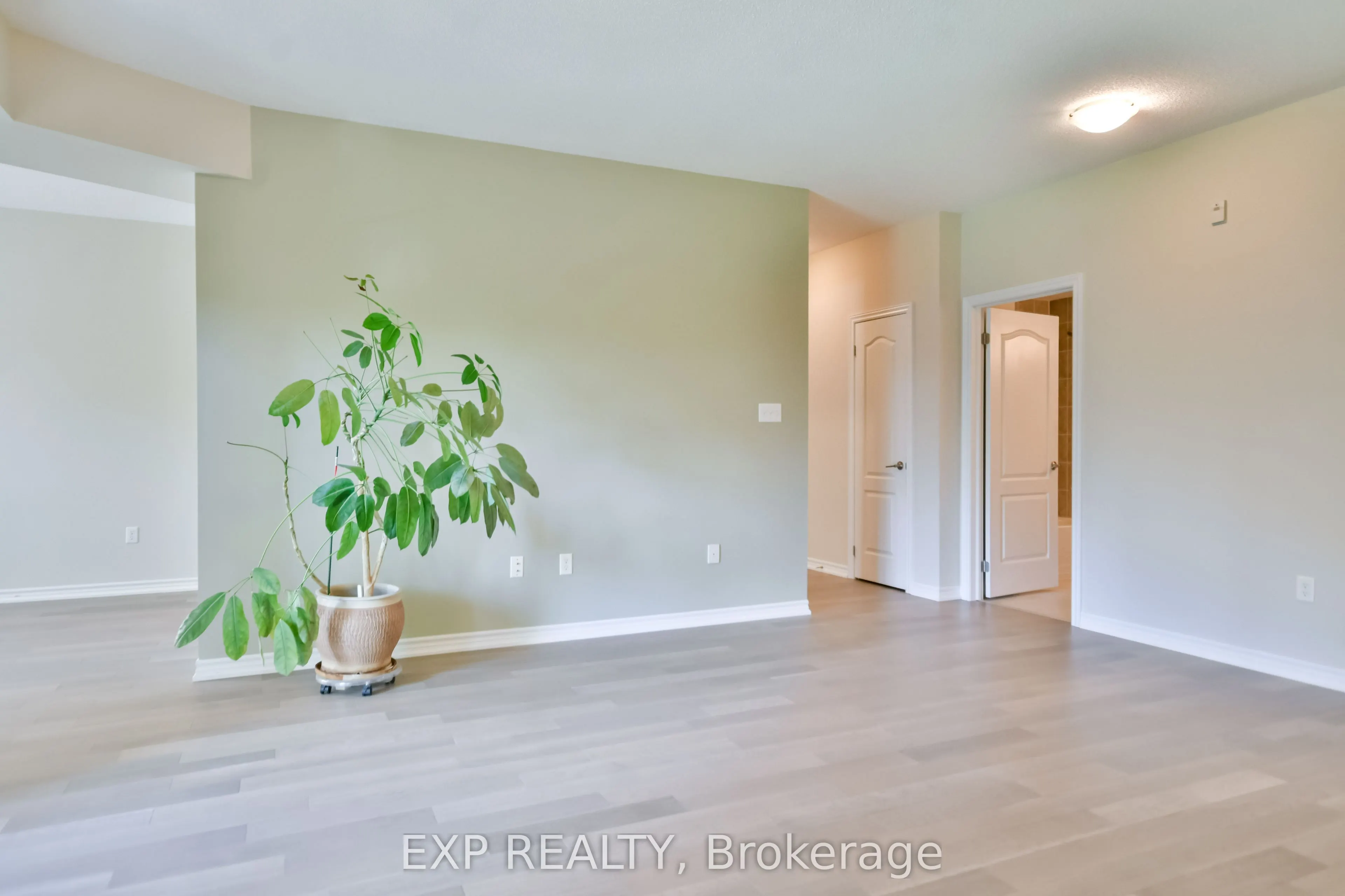 42 Ferndale Drive S, #101