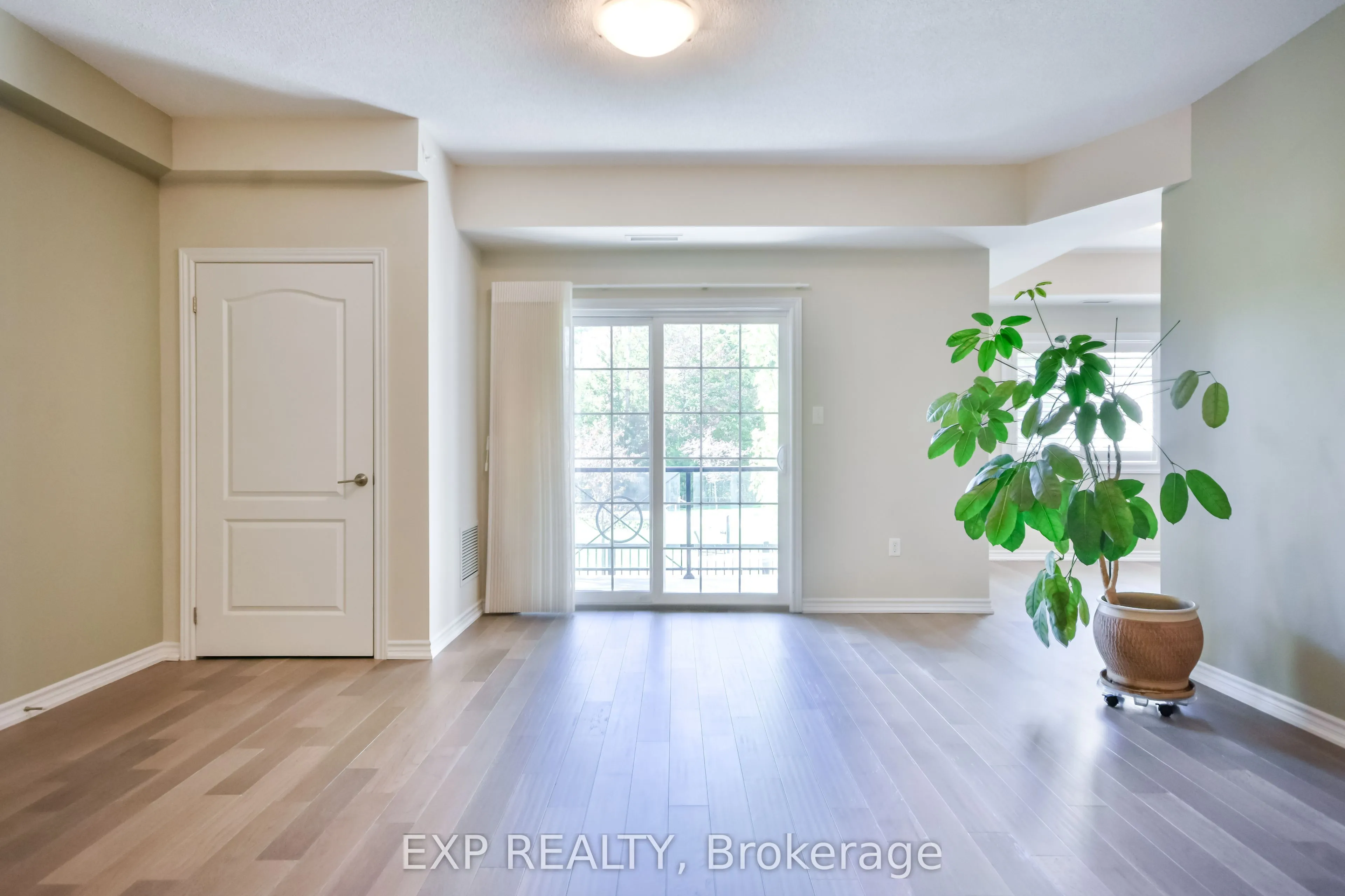 42 Ferndale Drive S, #101