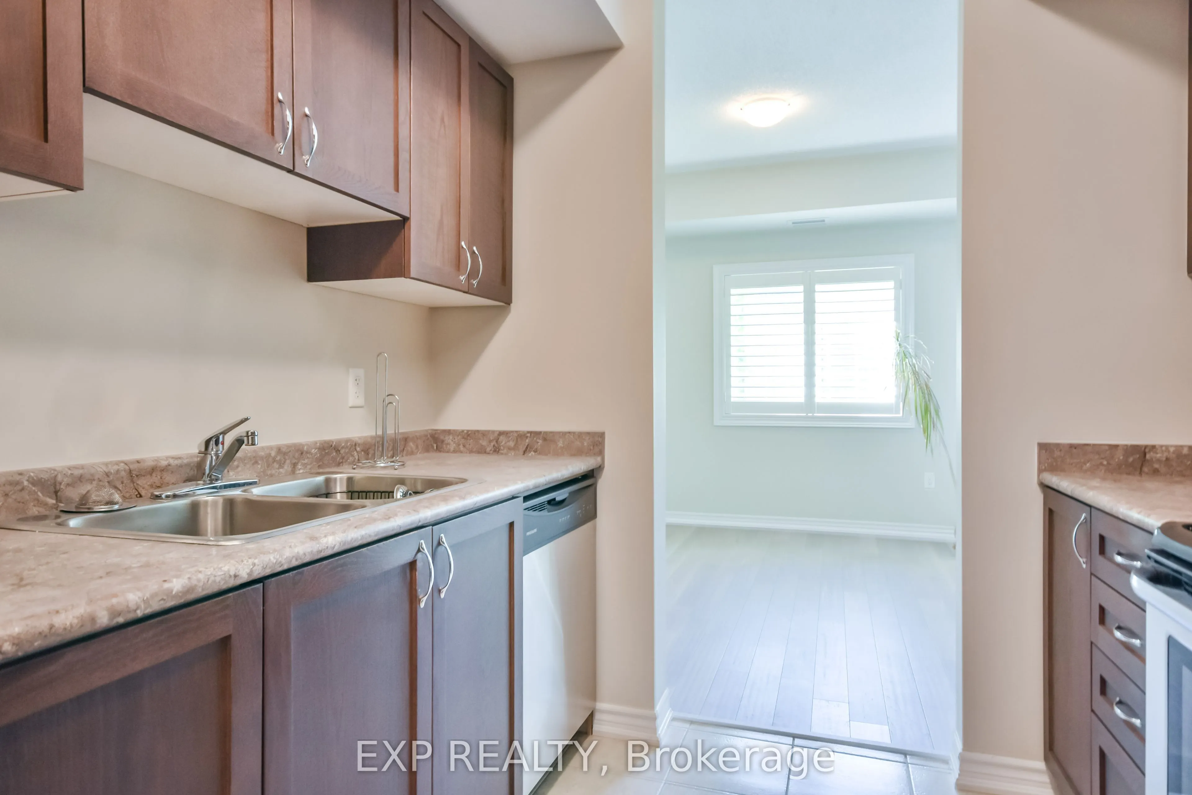 42 Ferndale Drive S, #101