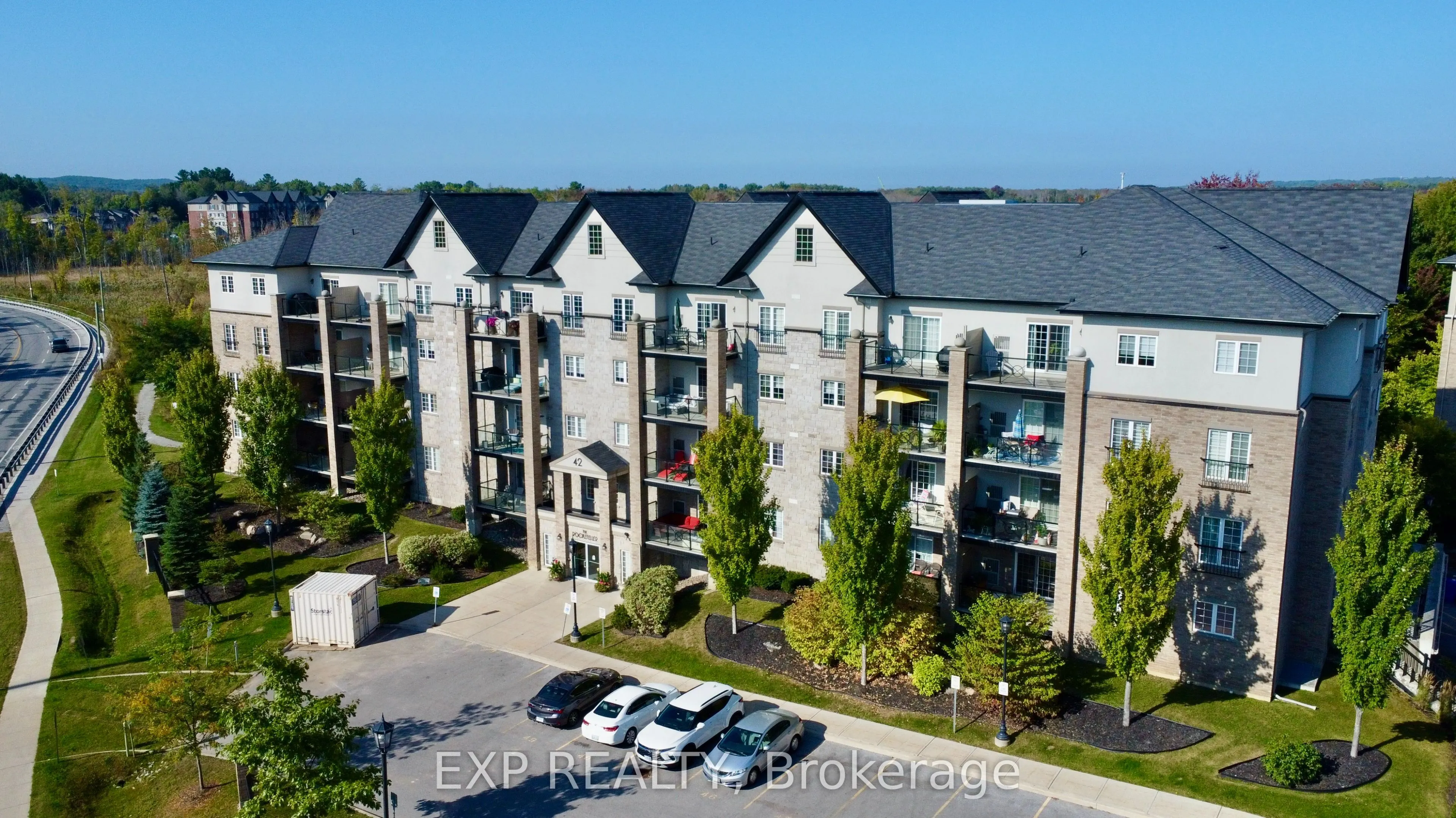 42 Ferndale Drive S, #101