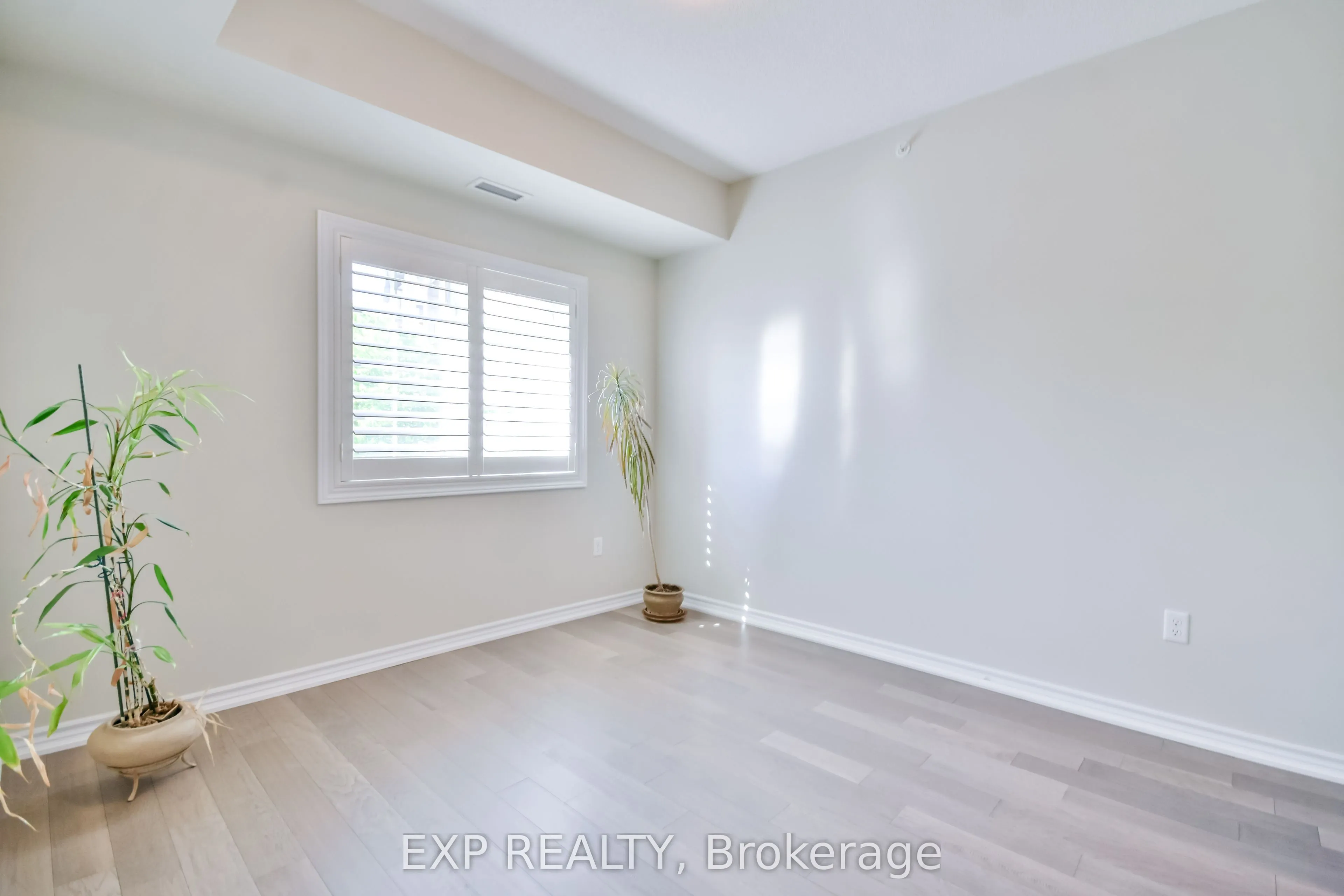 42 Ferndale Drive S, #101