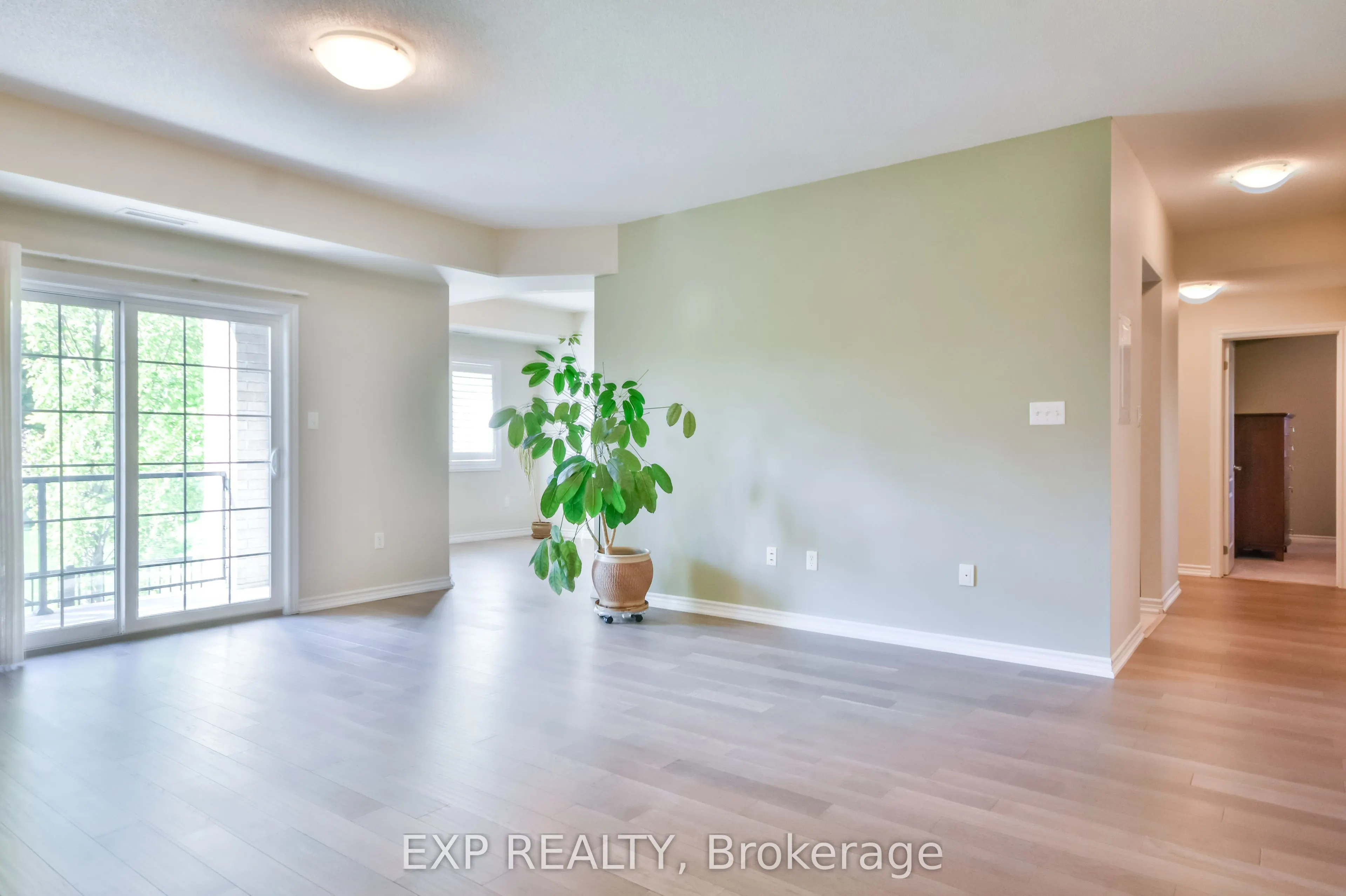 42 Ferndale Drive S, #101