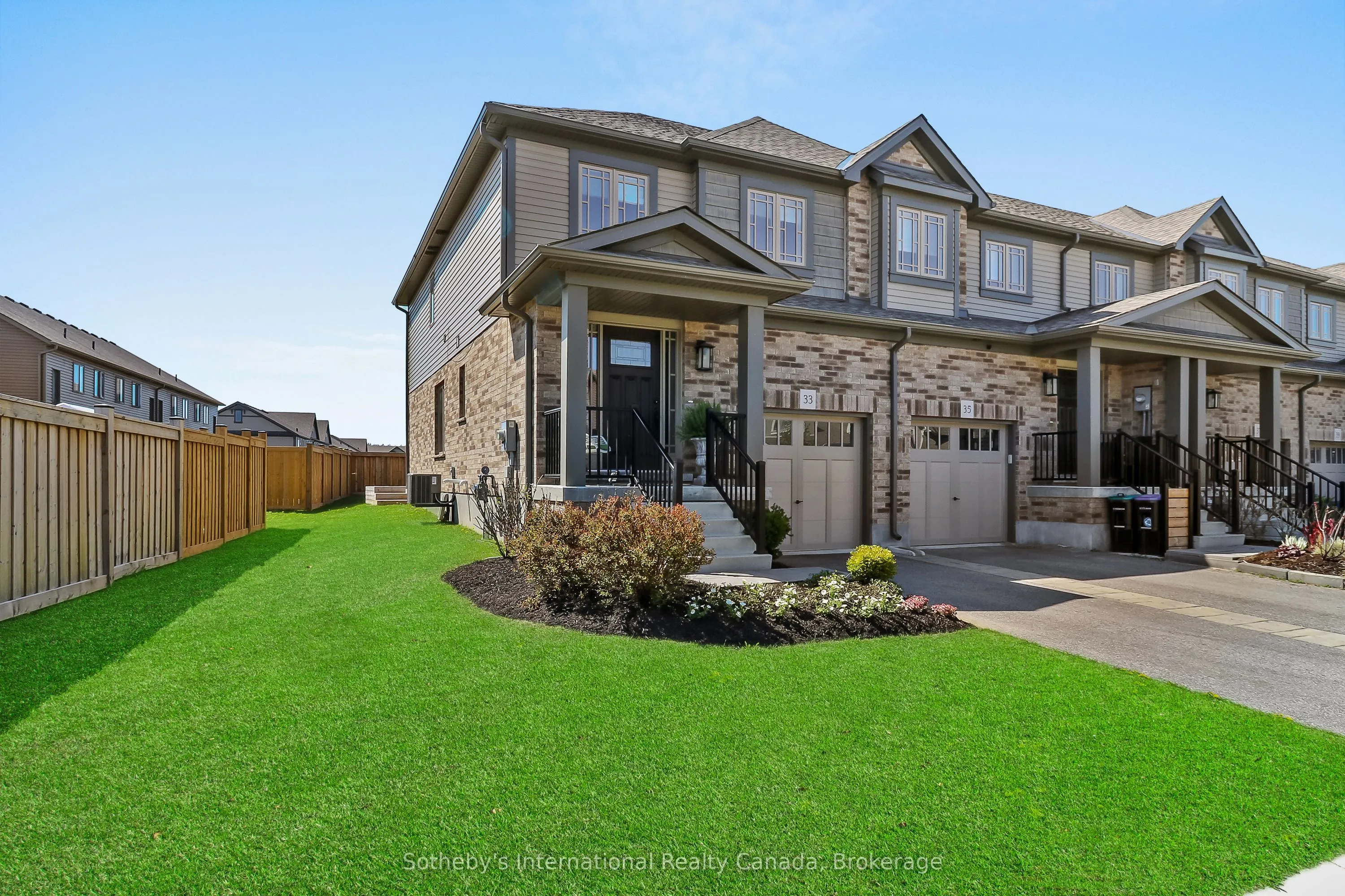 33 Foley Crescent
