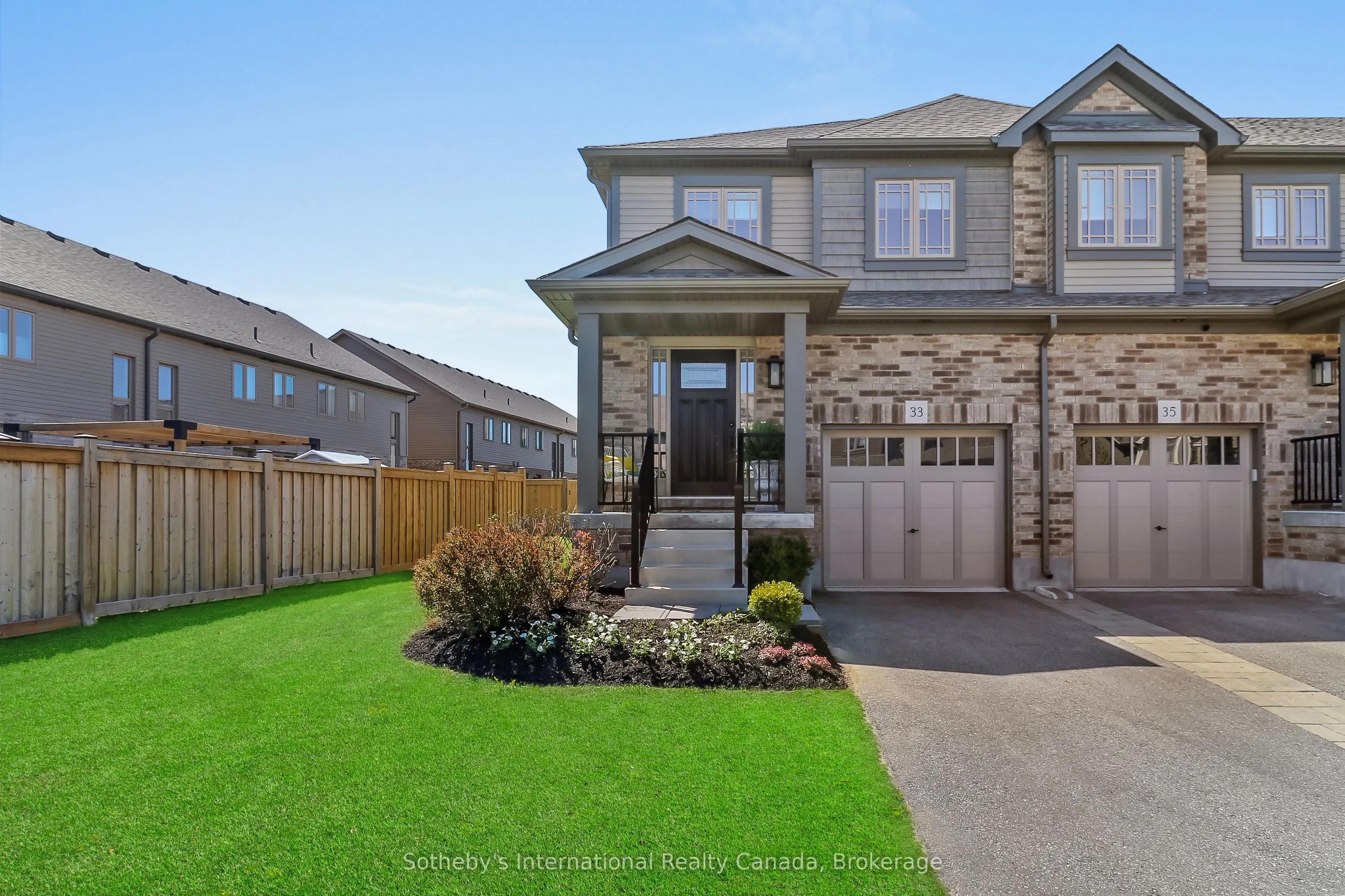 33 Foley Crescent