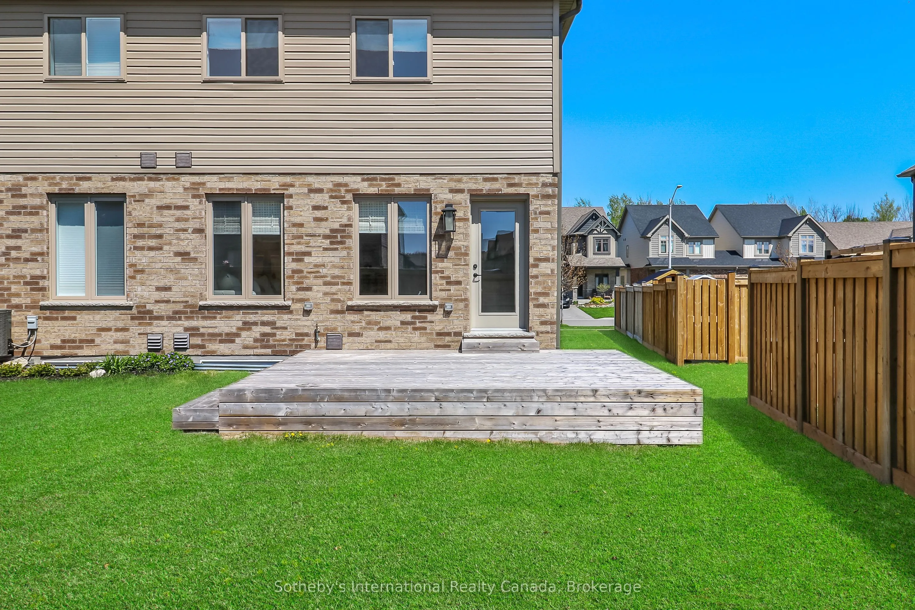 33 Foley Crescent