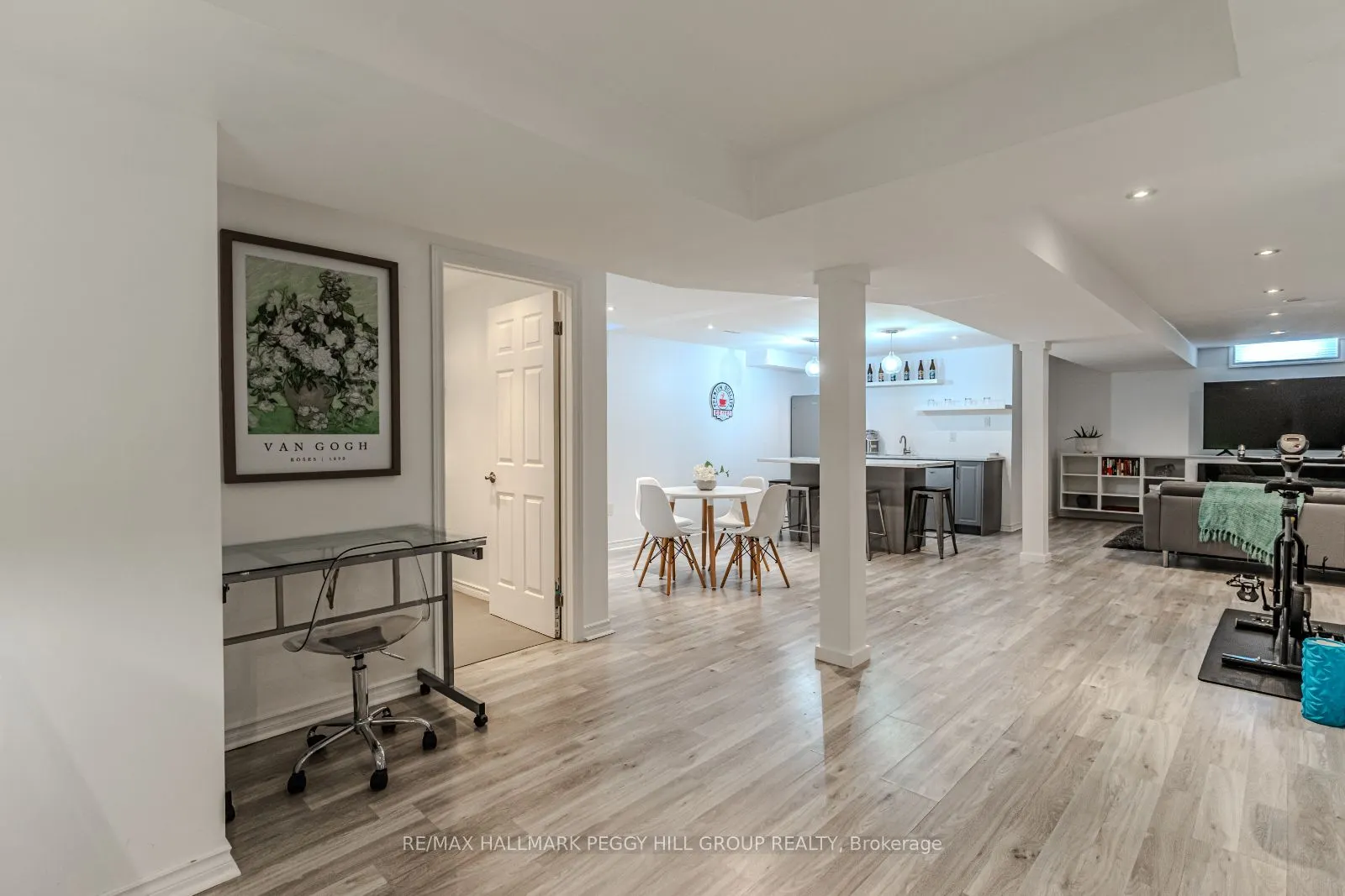 64 Lake Crescent