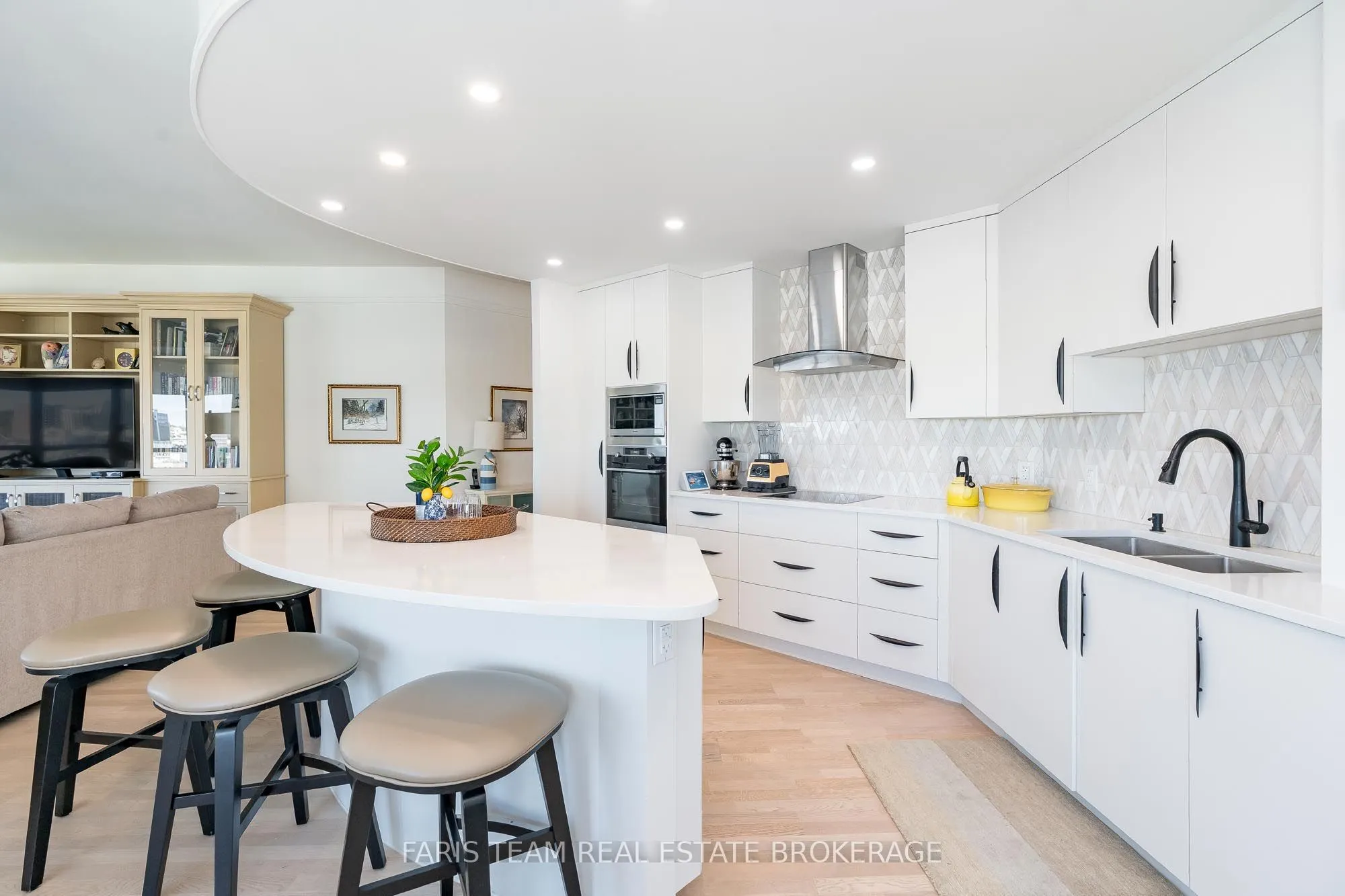 2 Toronto Street, #1409