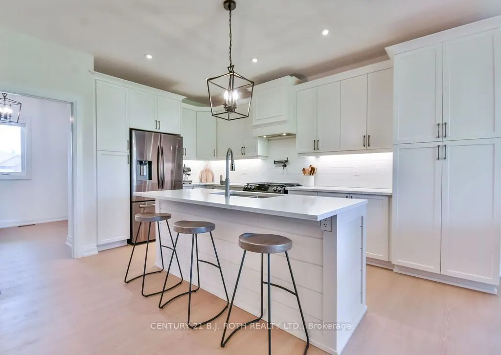 51 CHESLOCK Crescent