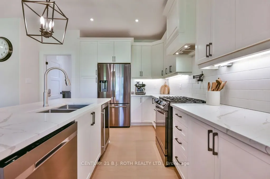 51 CHESLOCK Crescent