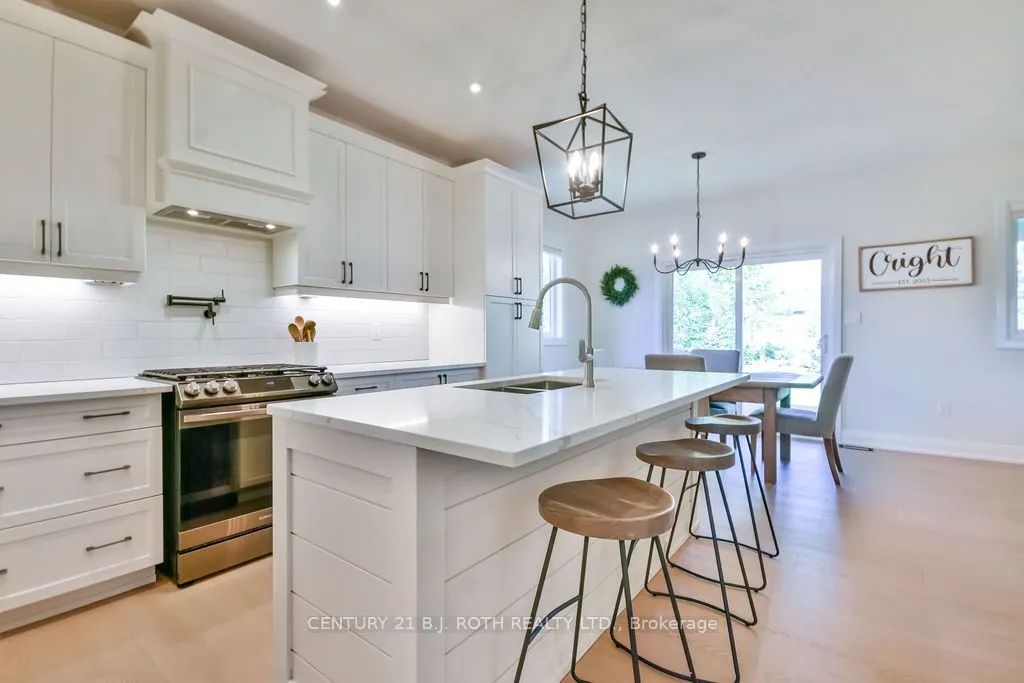 51 CHESLOCK Crescent