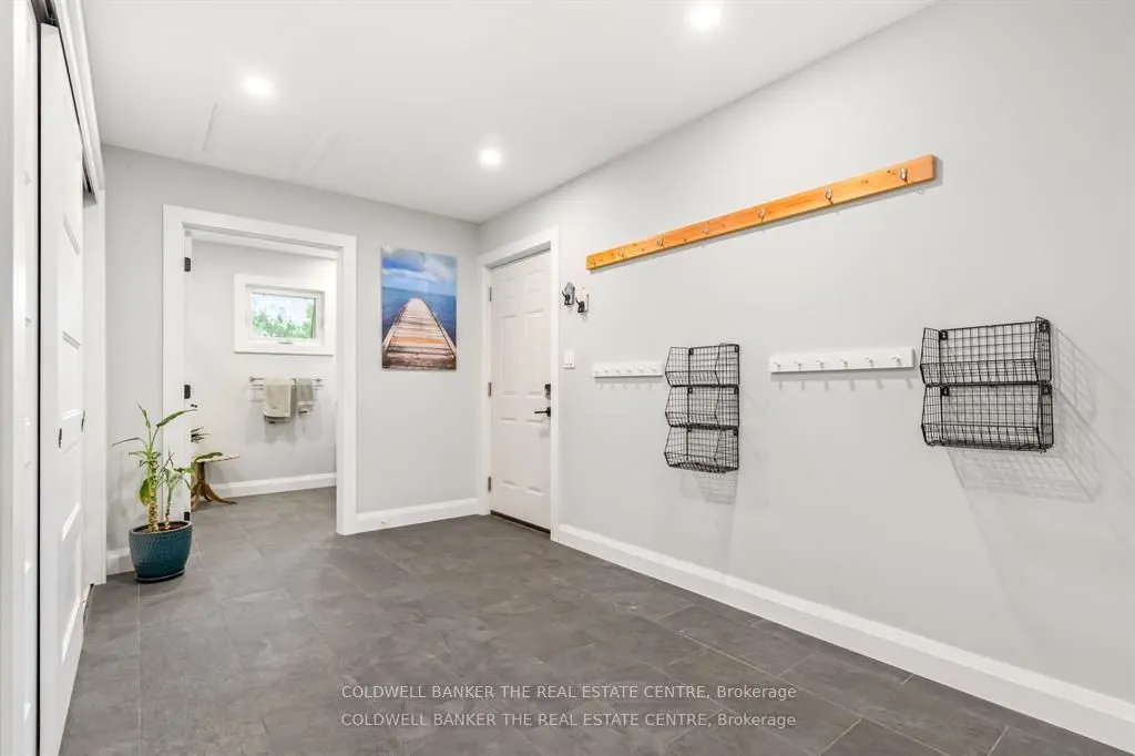 2656 Westshore Crescent