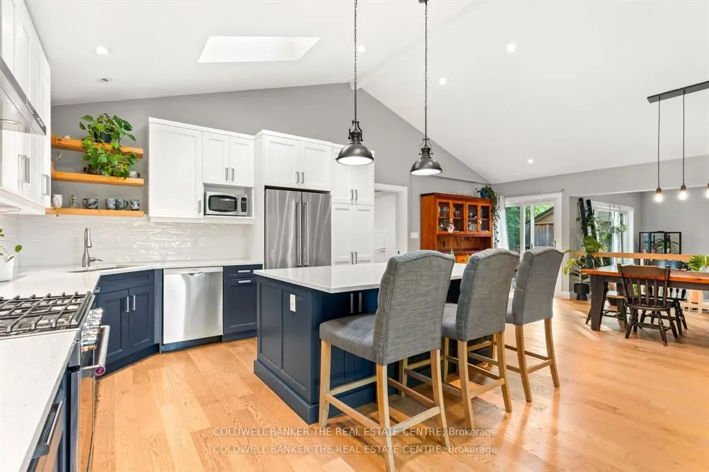 2656 Westshore Crescent