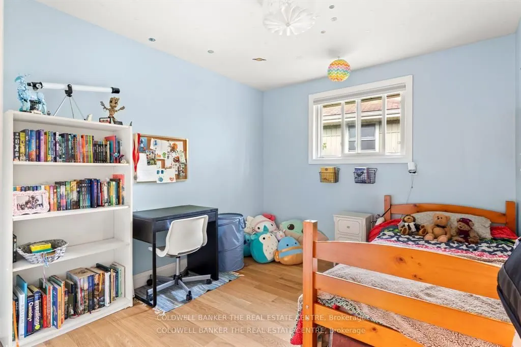 2656 Westshore Crescent