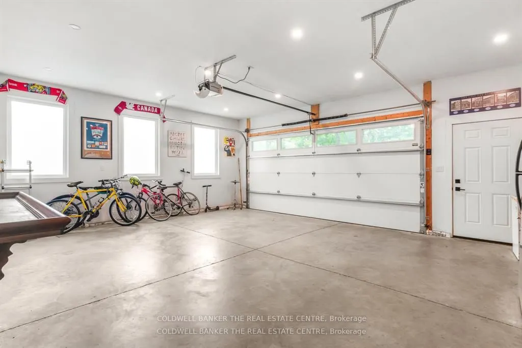 2656 Westshore Crescent