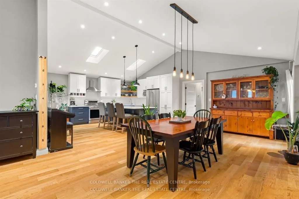 2656 Westshore Crescent