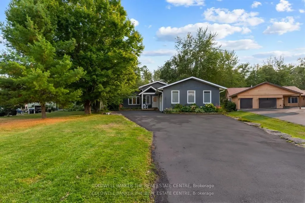 2656 Westshore Crescent