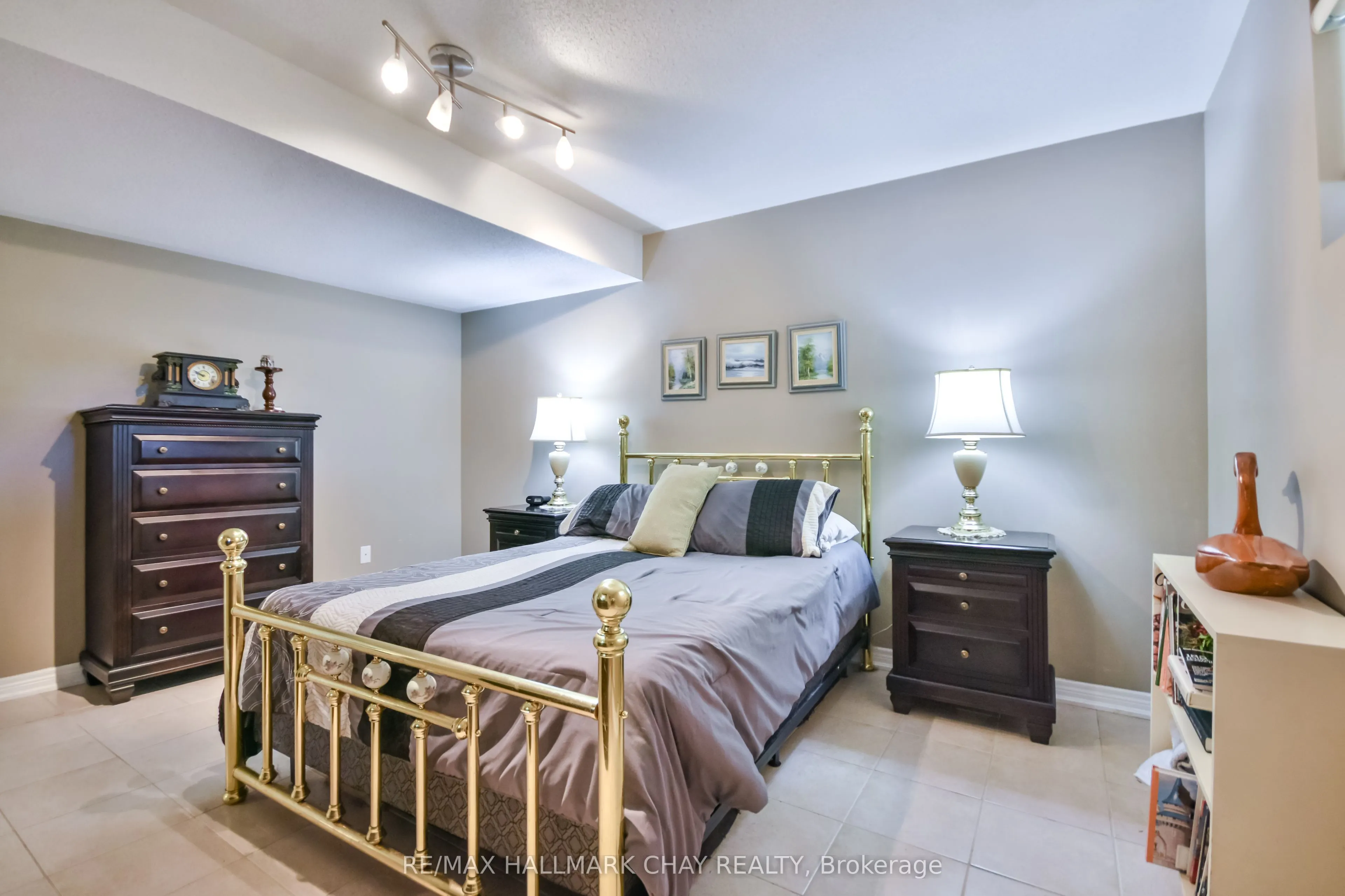 33 Meadowood Drive