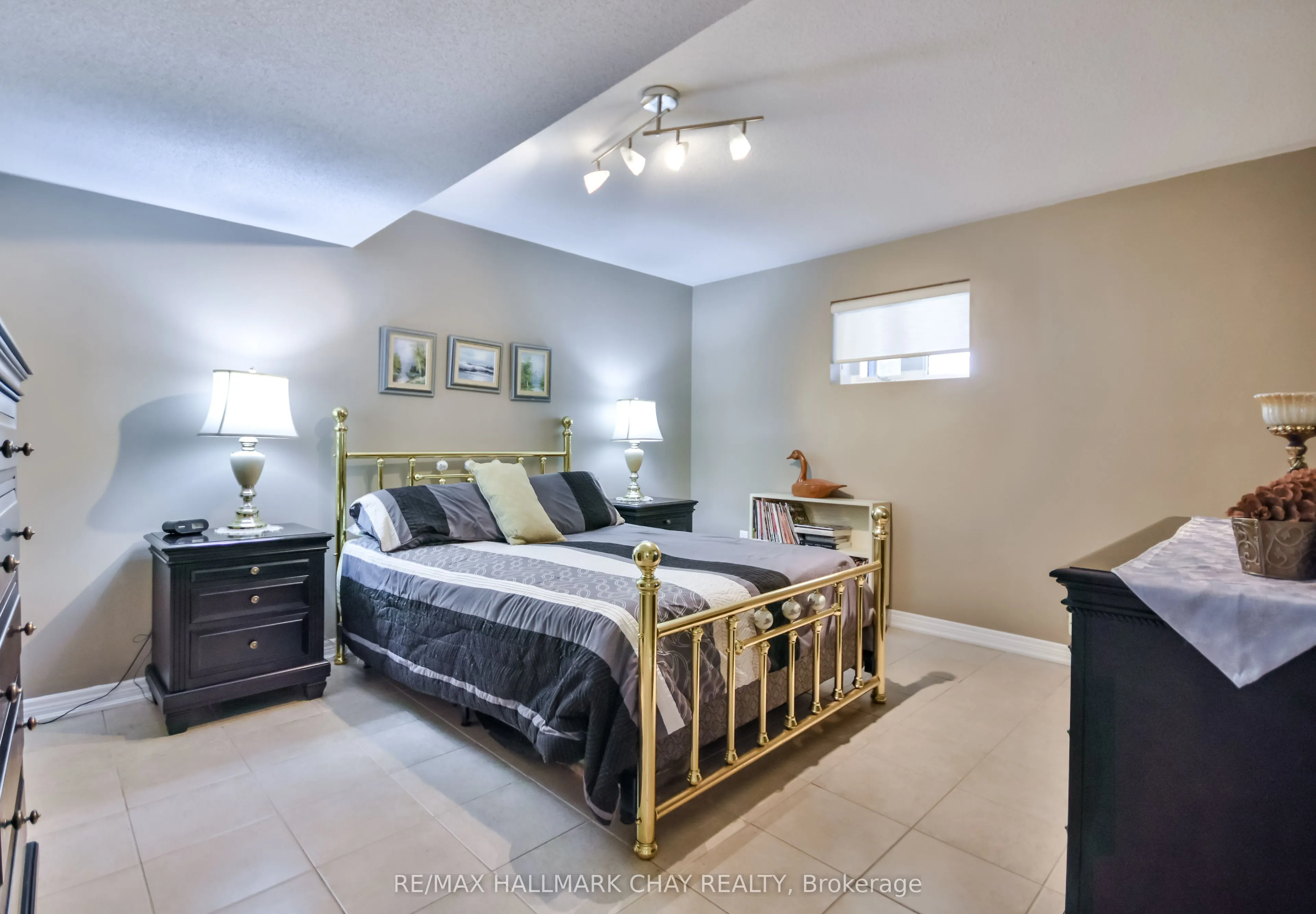 33 Meadowood Drive
