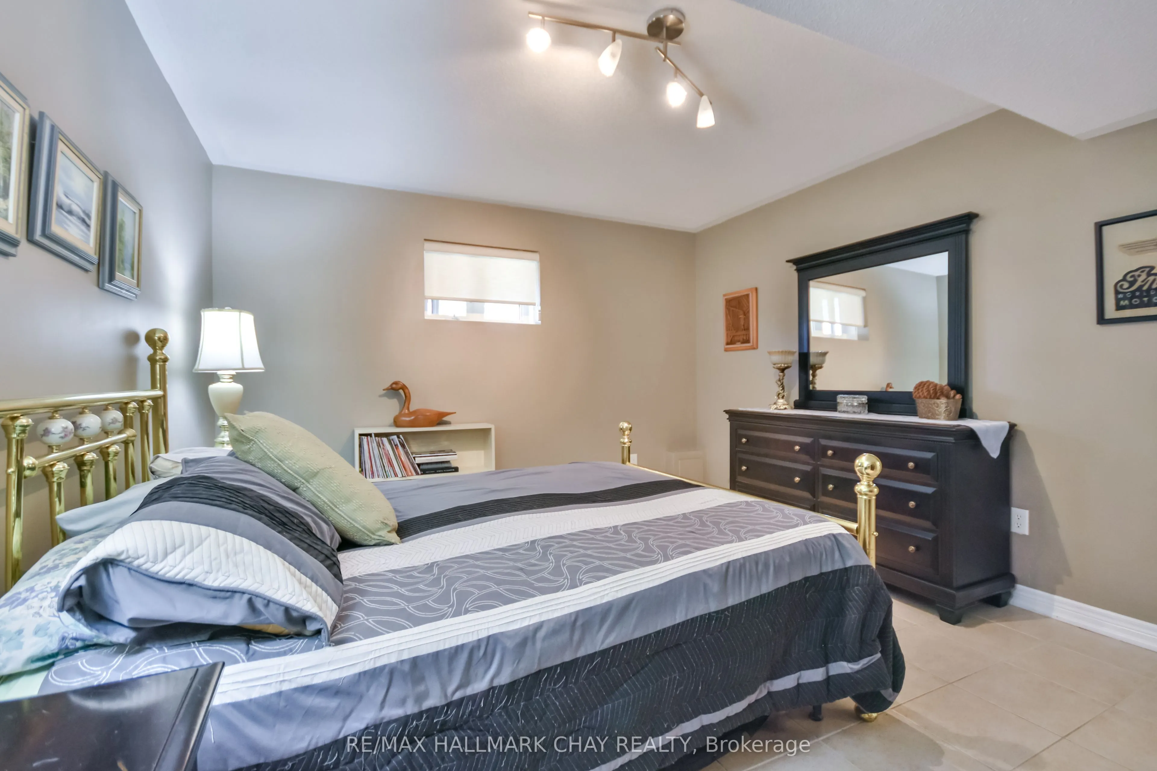 33 Meadowood Drive