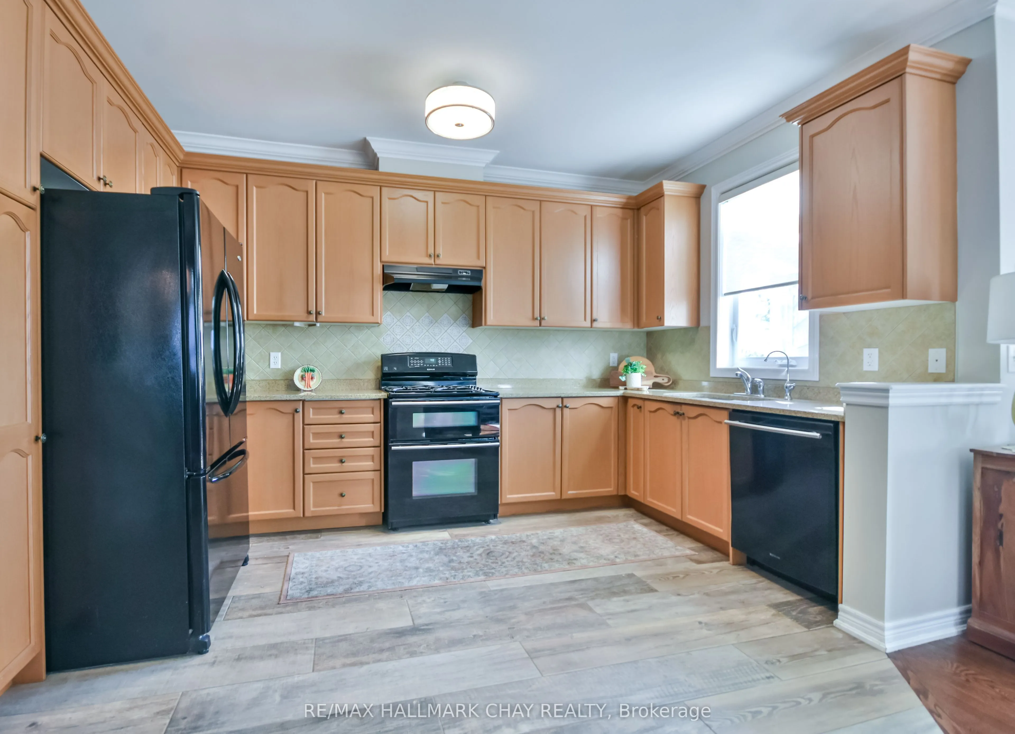 33 Meadowood Drive