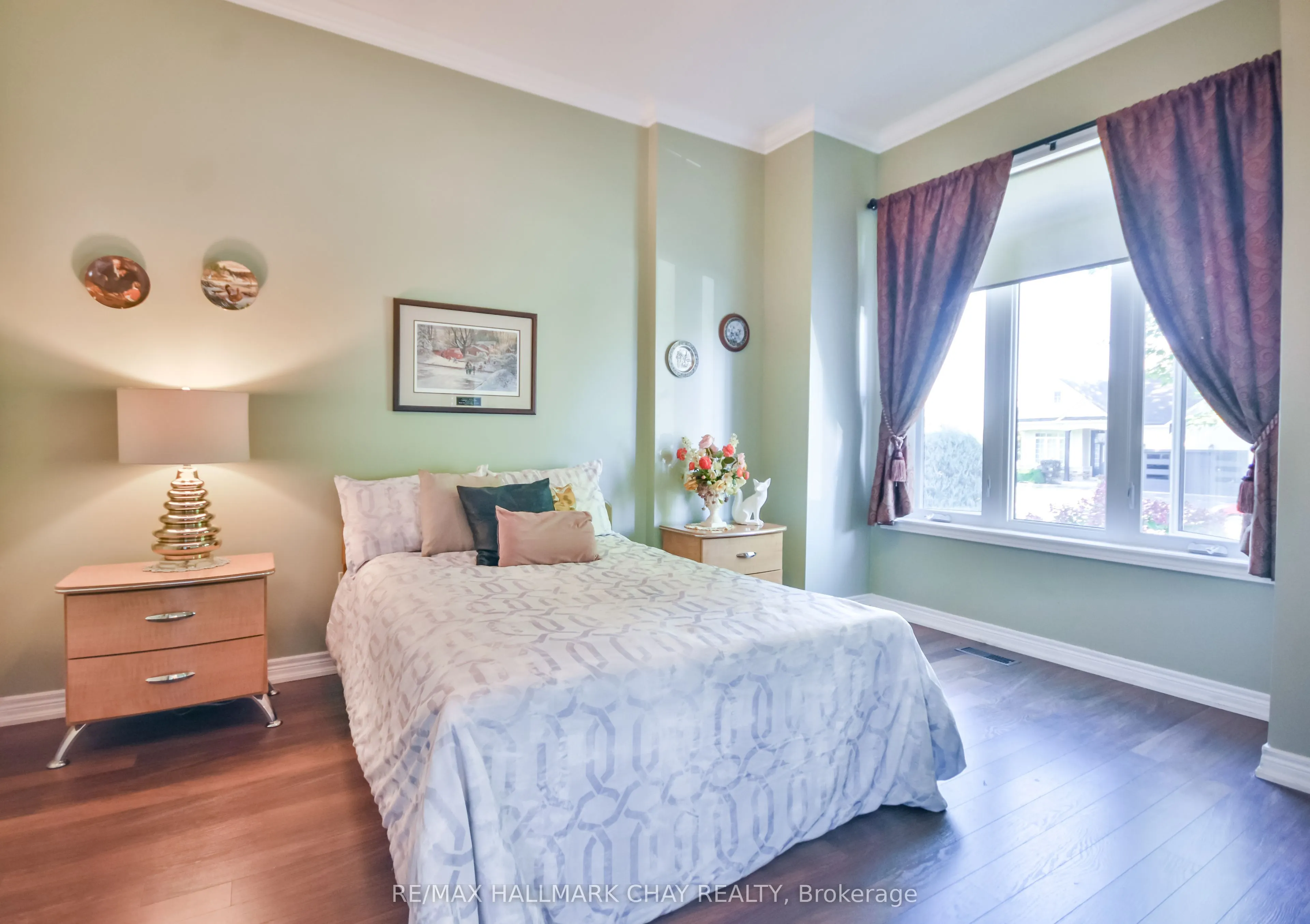 33 Meadowood Drive