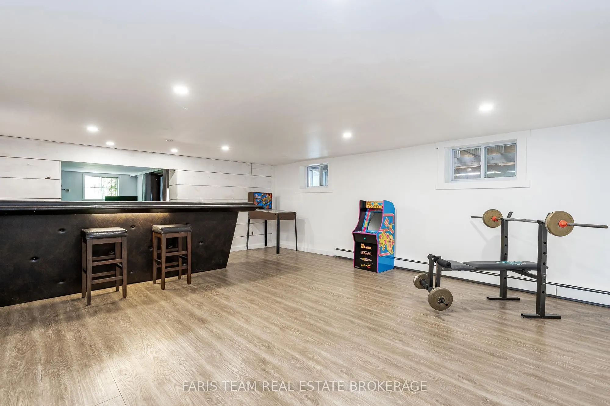256 Knox Road E