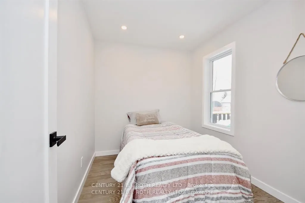 263 Robins Point Road