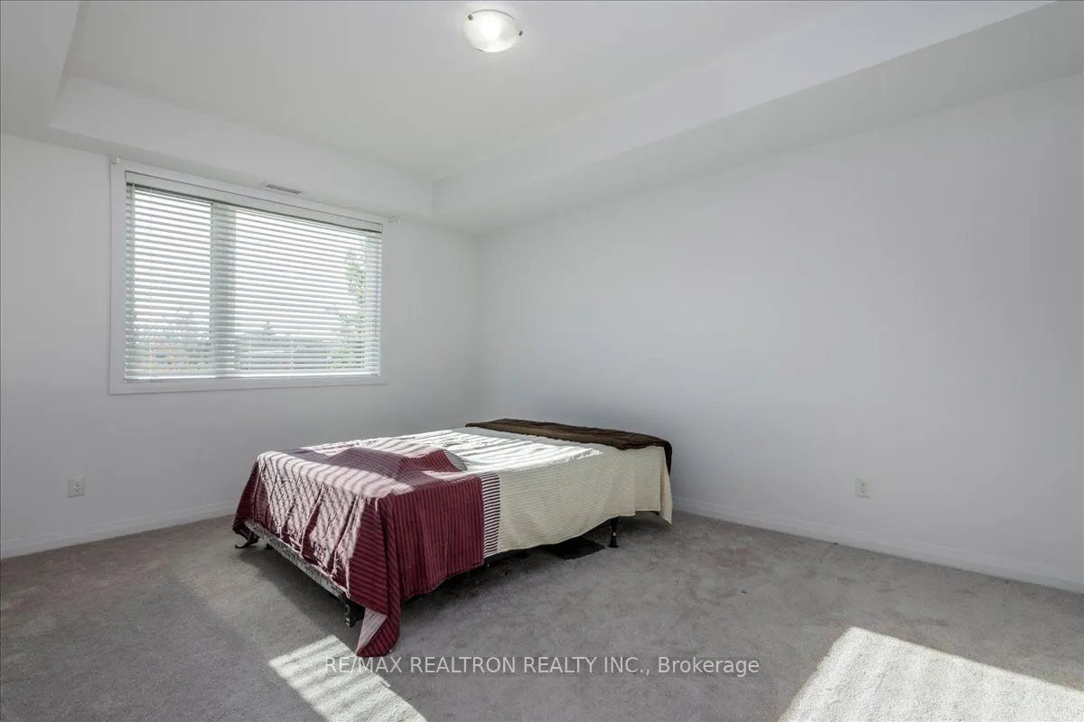 299 Cundles Road E, #102