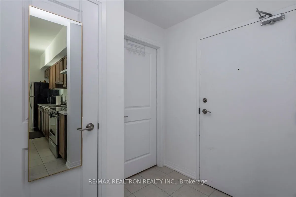 299 Cundles Road E, #102