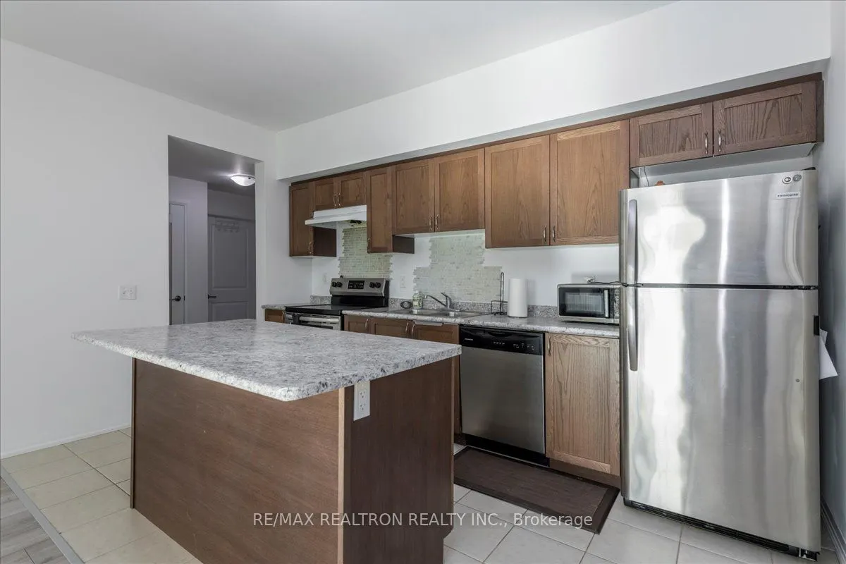 299 Cundles Road E, #102