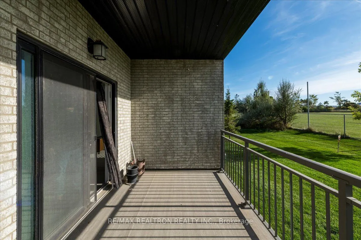 299 Cundles Road E, #102