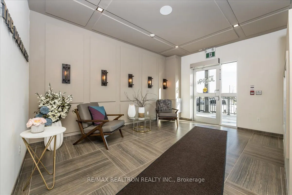 299 Cundles Road E, #102